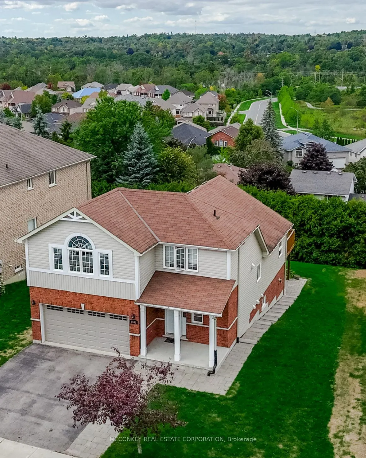 1563 Scollard Crescent
