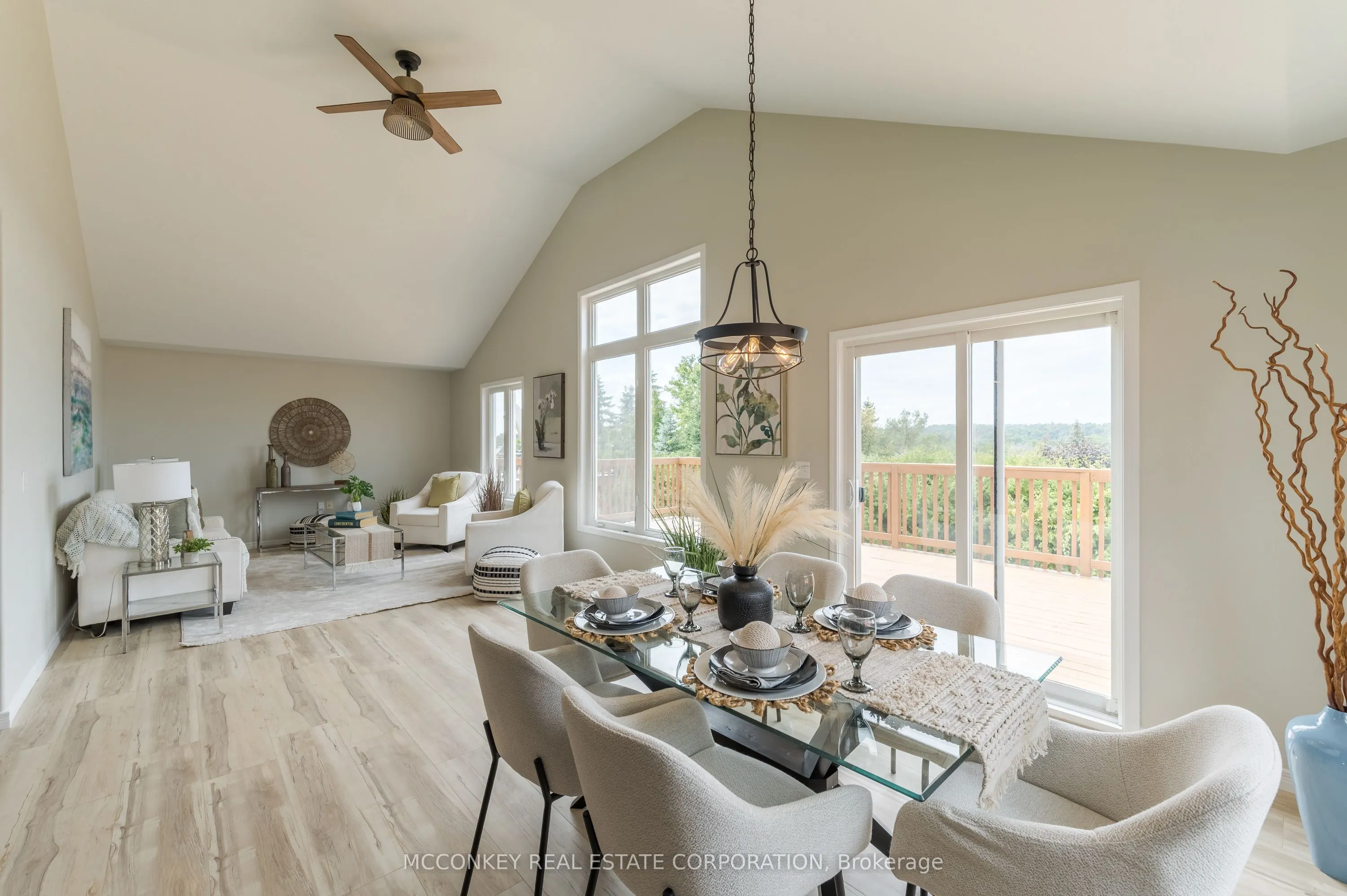 1563 Scollard Crescent