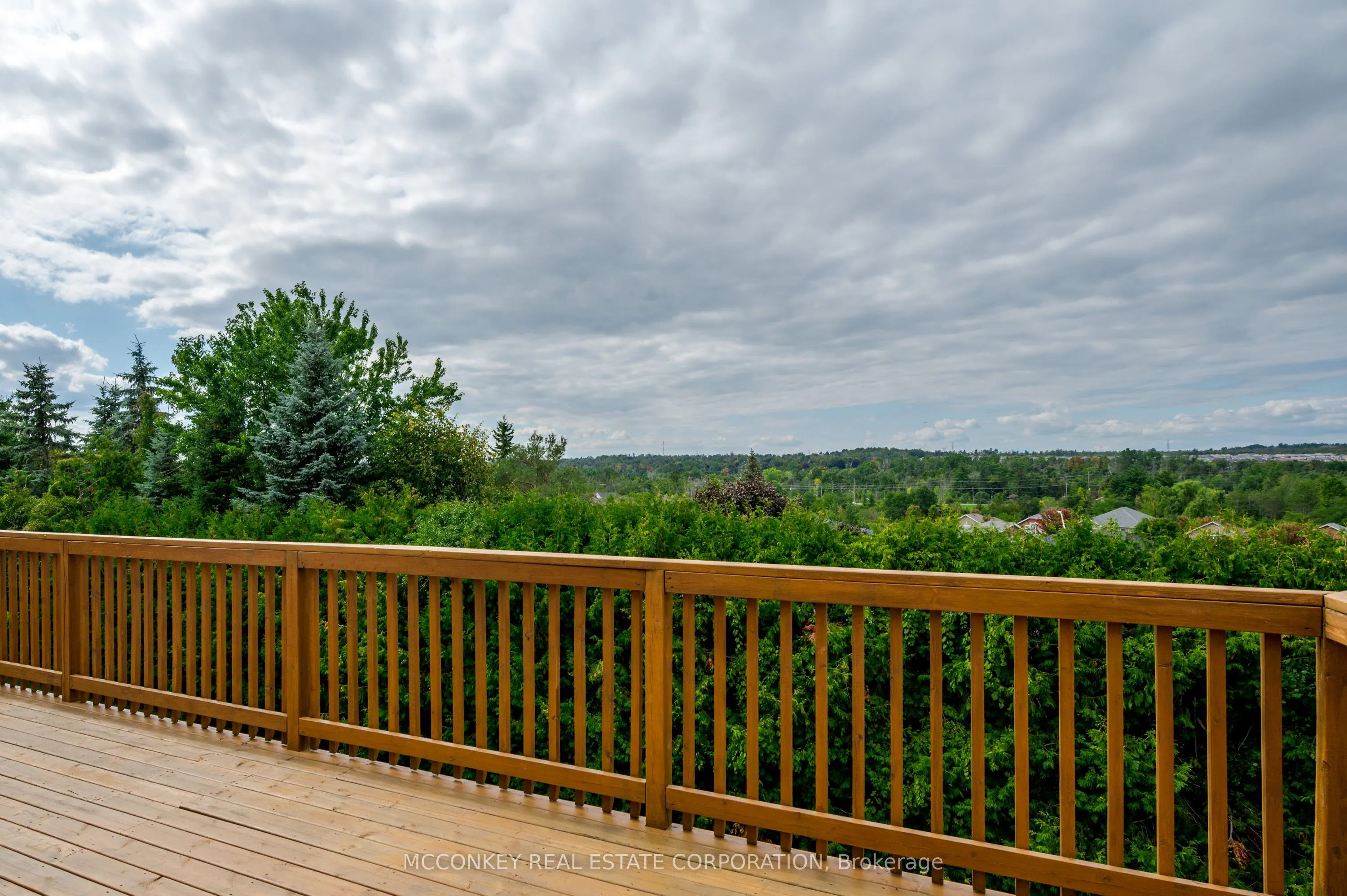 1563 Scollard Crescent
