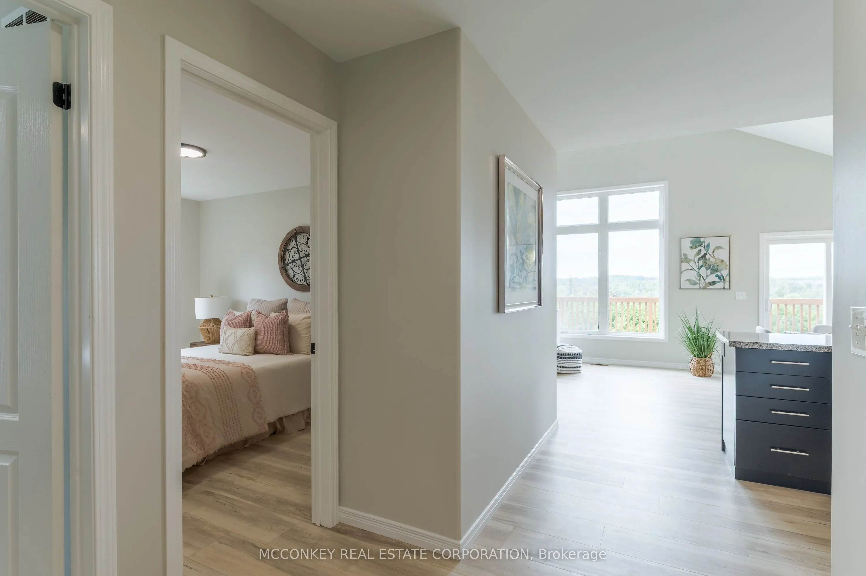 1563 Scollard Crescent