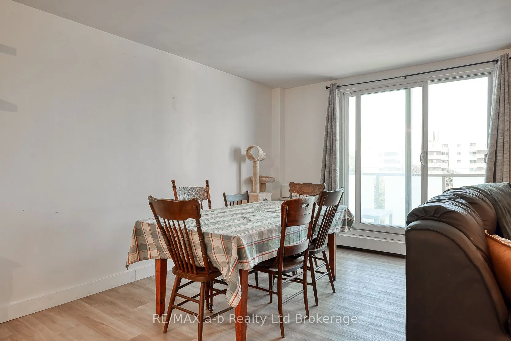 563 Mornington Avenue, #510