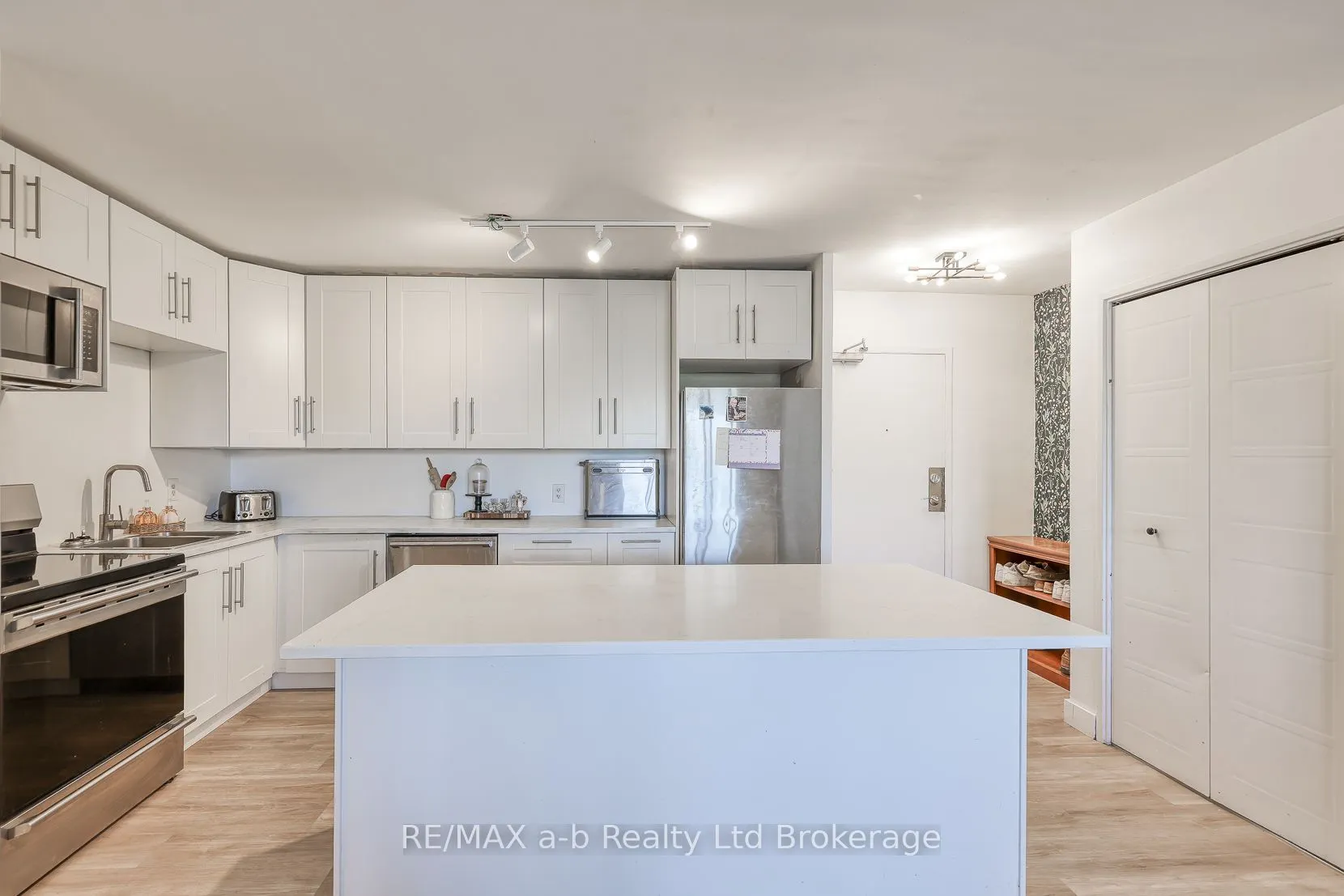 563 Mornington Avenue, #510