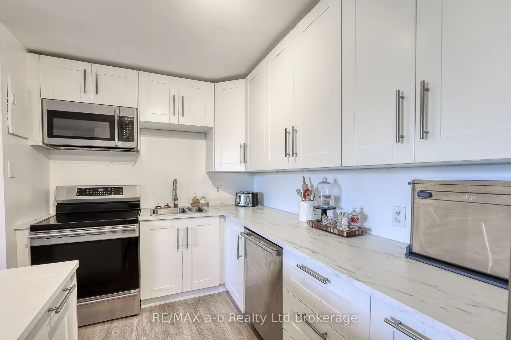 563 Mornington Avenue, #510