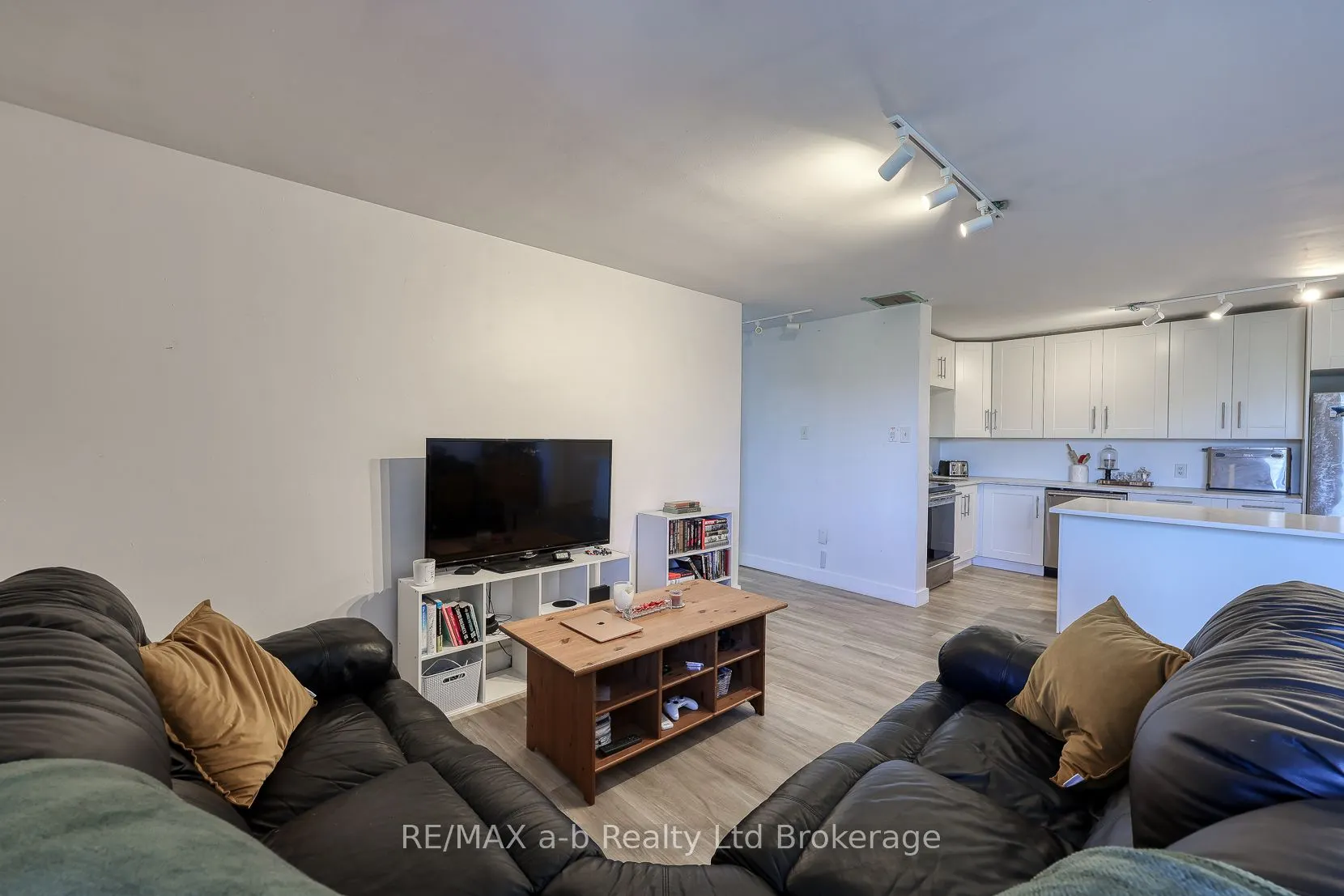 563 Mornington Avenue, #510