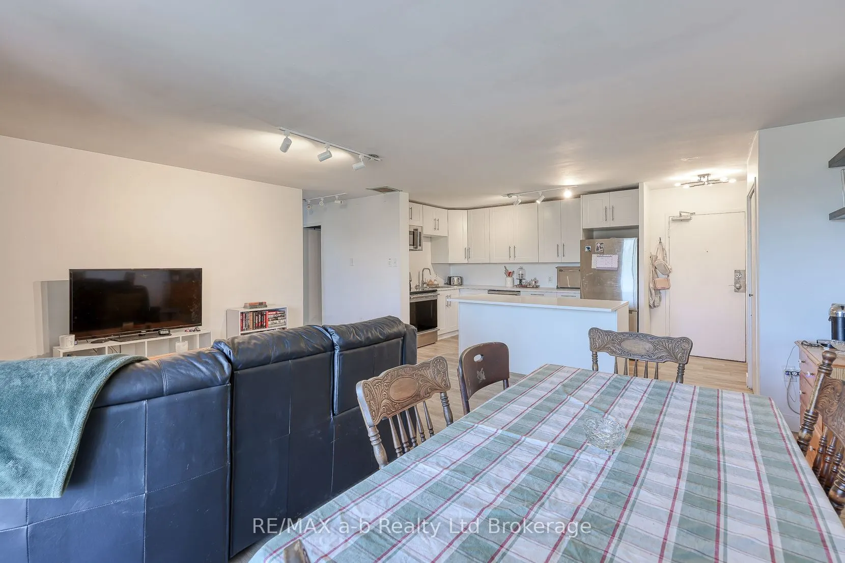 563 Mornington Avenue, #510