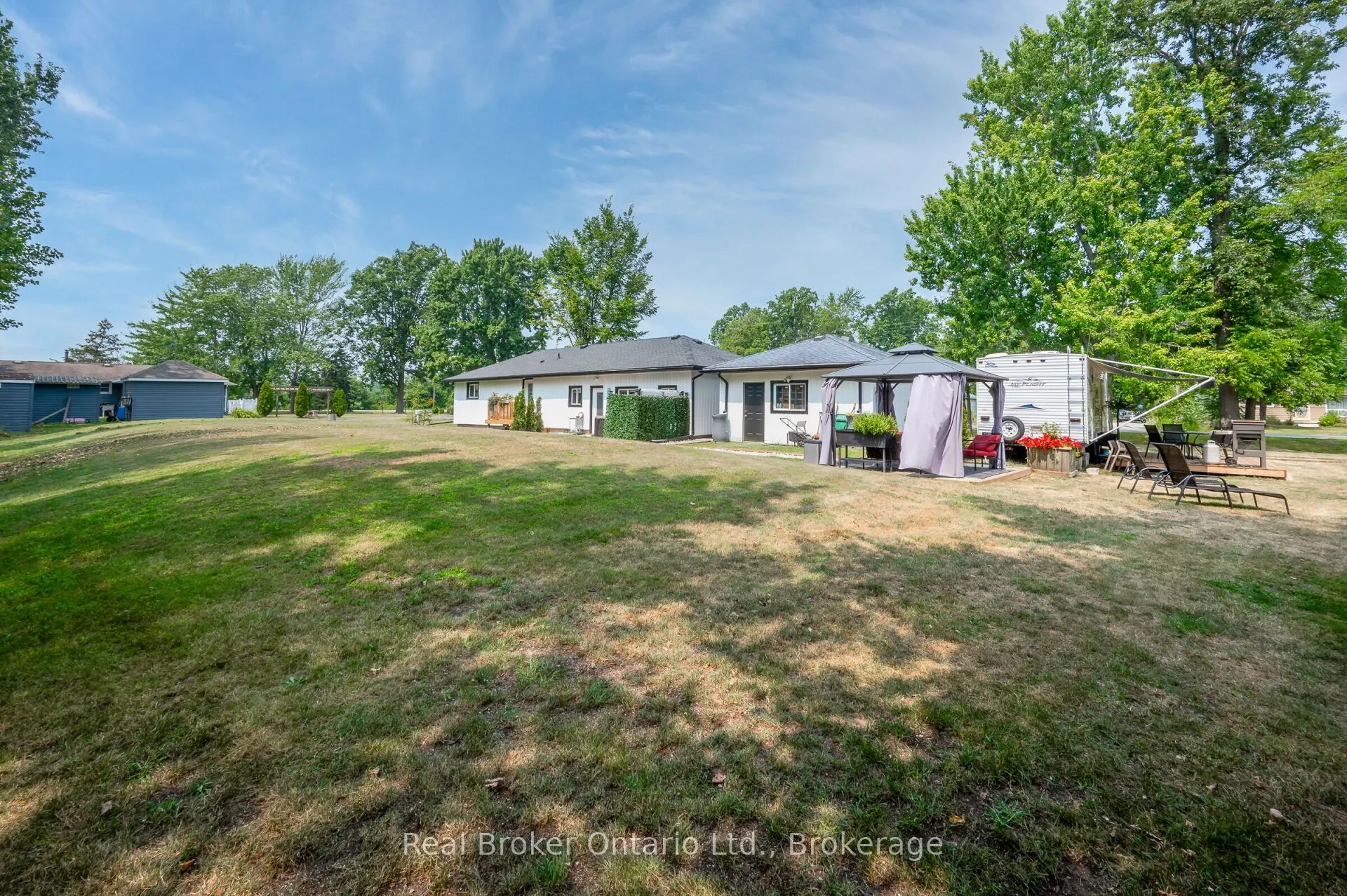 2525 Vimy Road