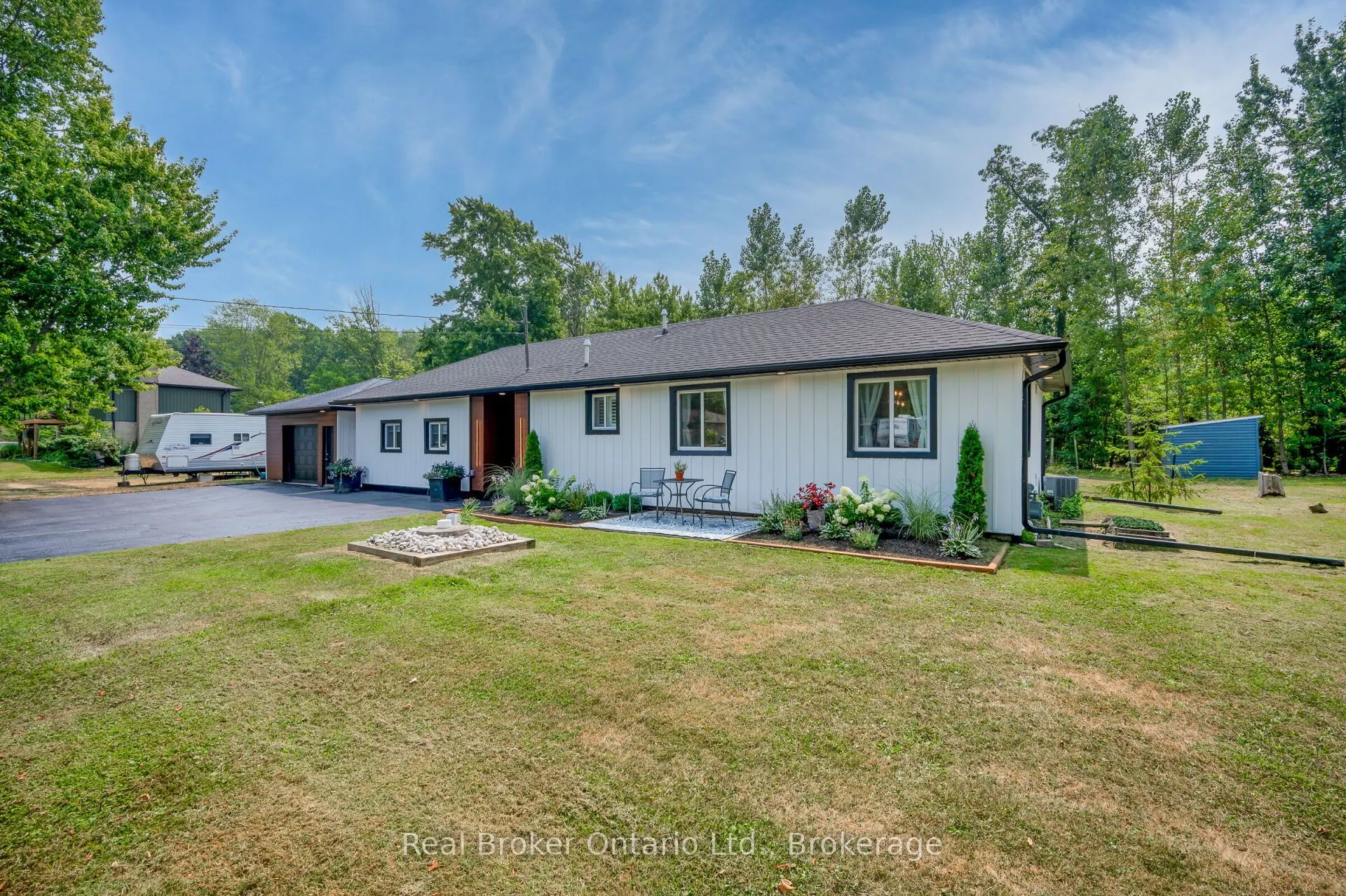 2525 Vimy Road