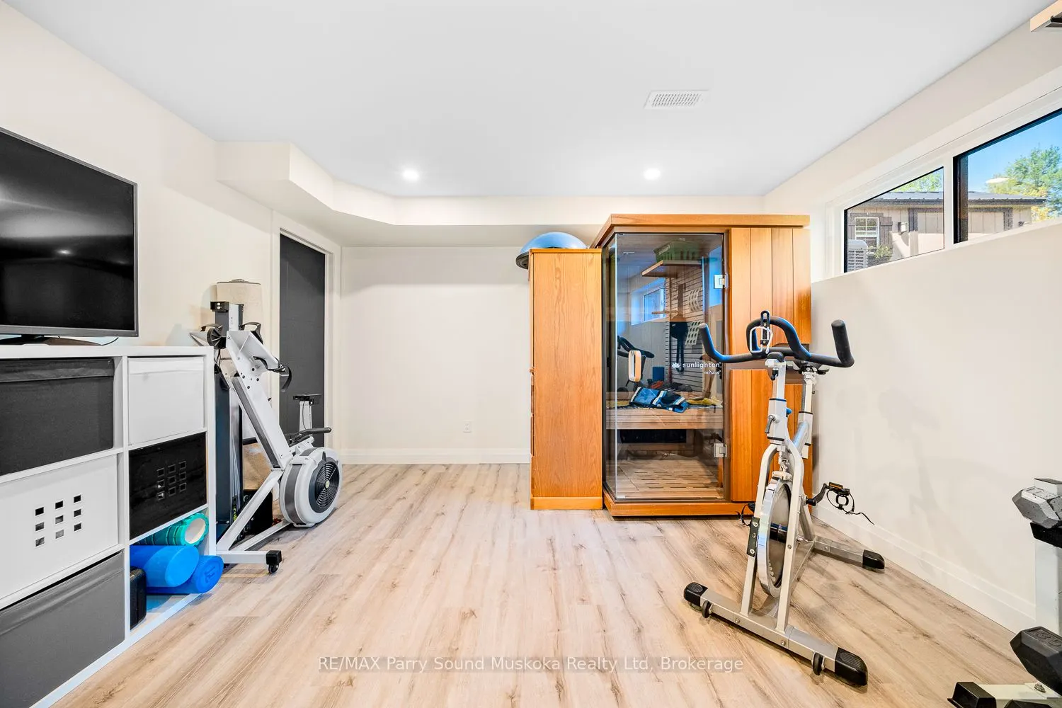 44 Dennis Drive