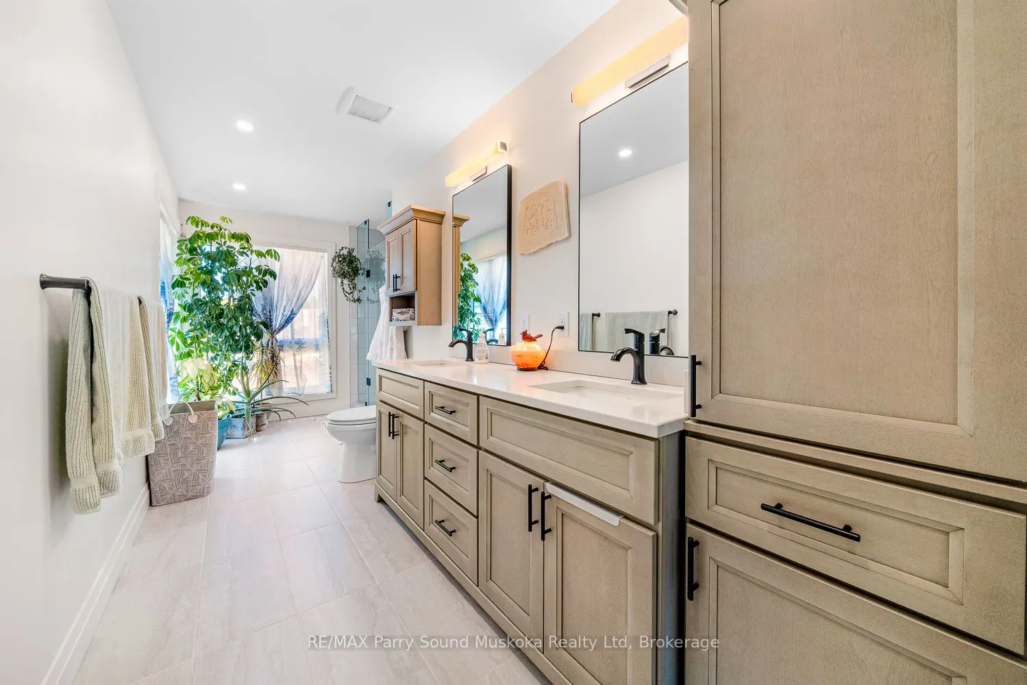 44 Dennis Drive