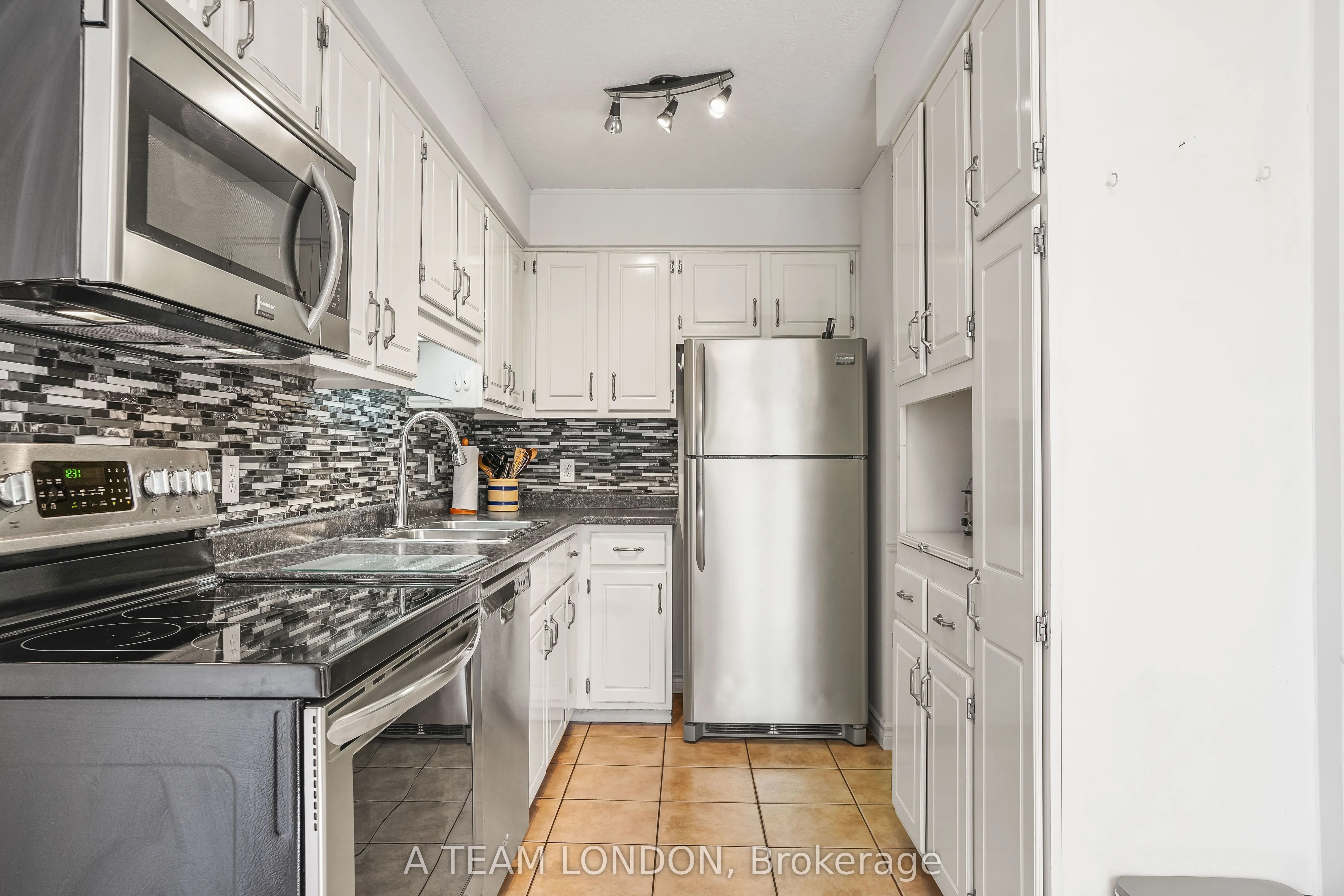 189 Homestead Crescent, #2