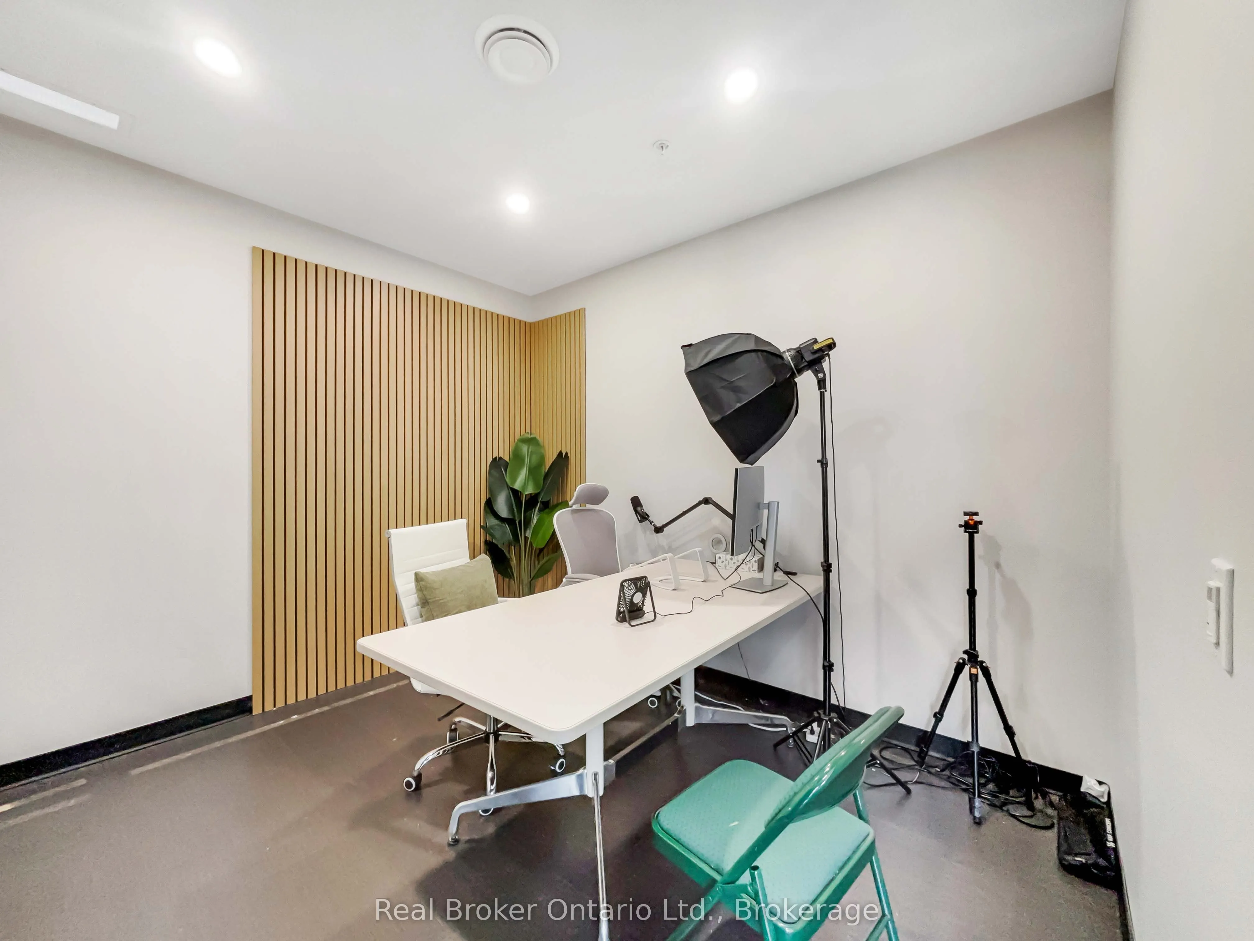 195 Hanlon Creek Boulevard, #205