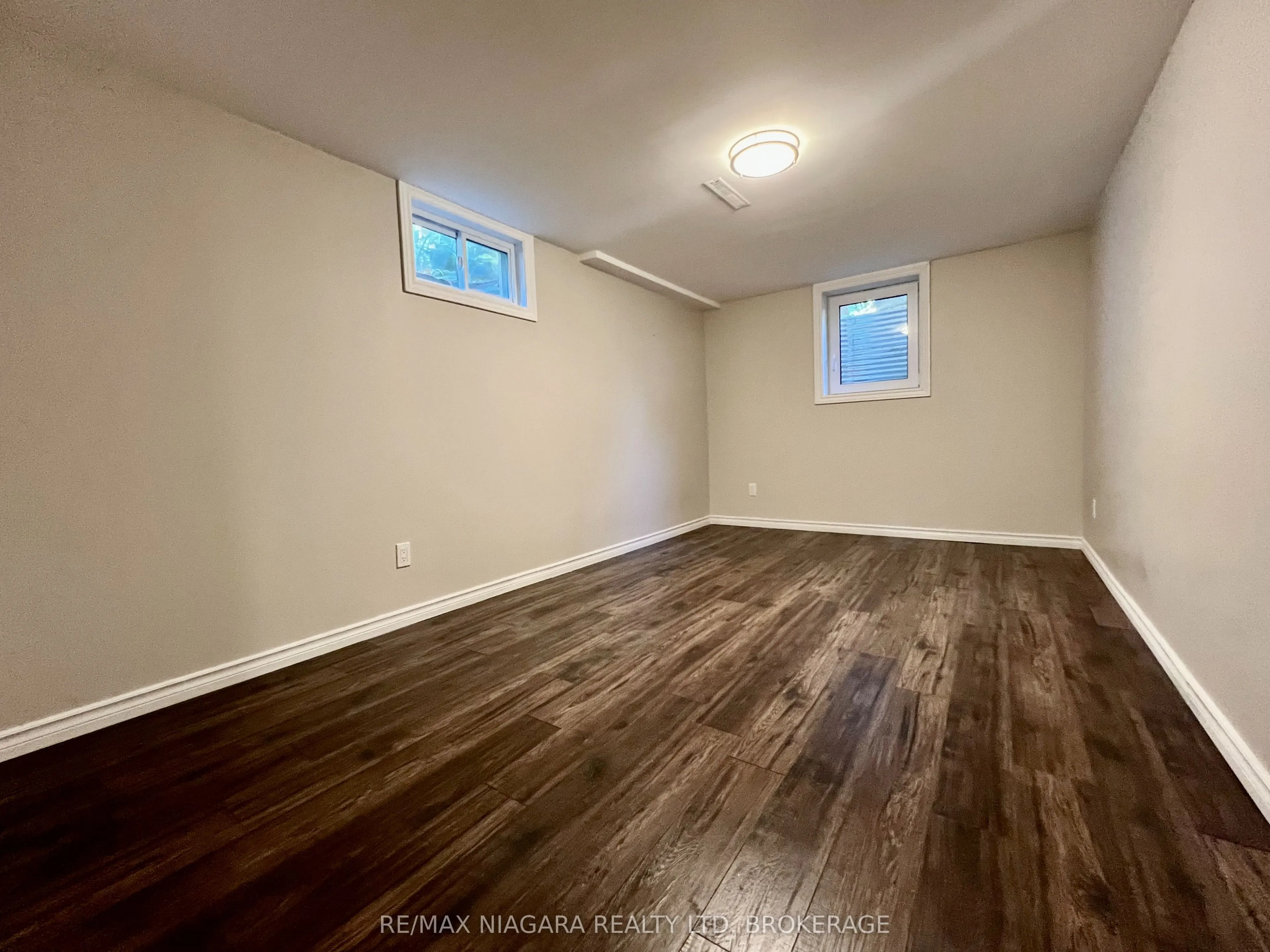 7253 Thornhill Crescent, #Lower