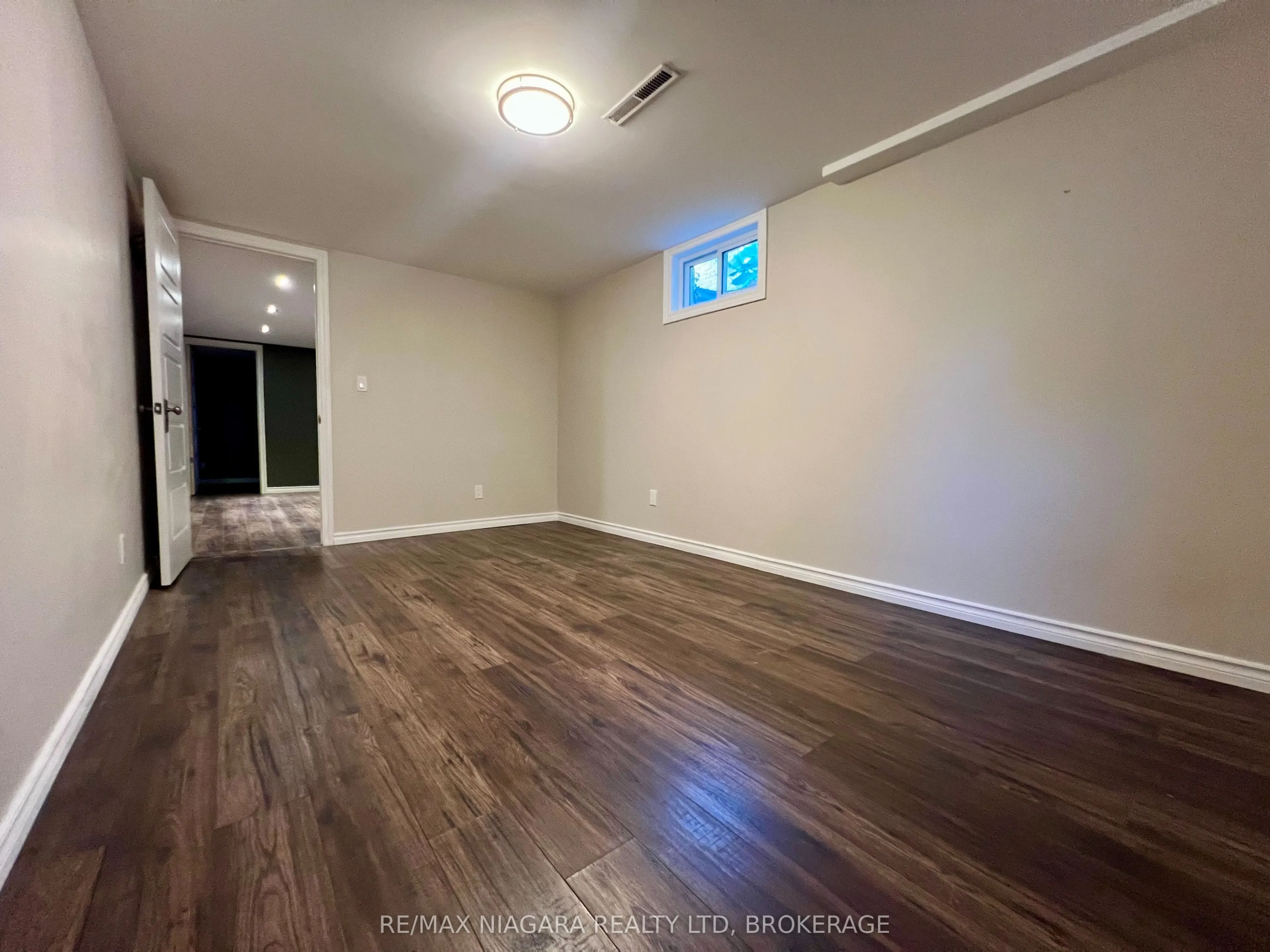 7253 Thornhill Crescent, #Lower