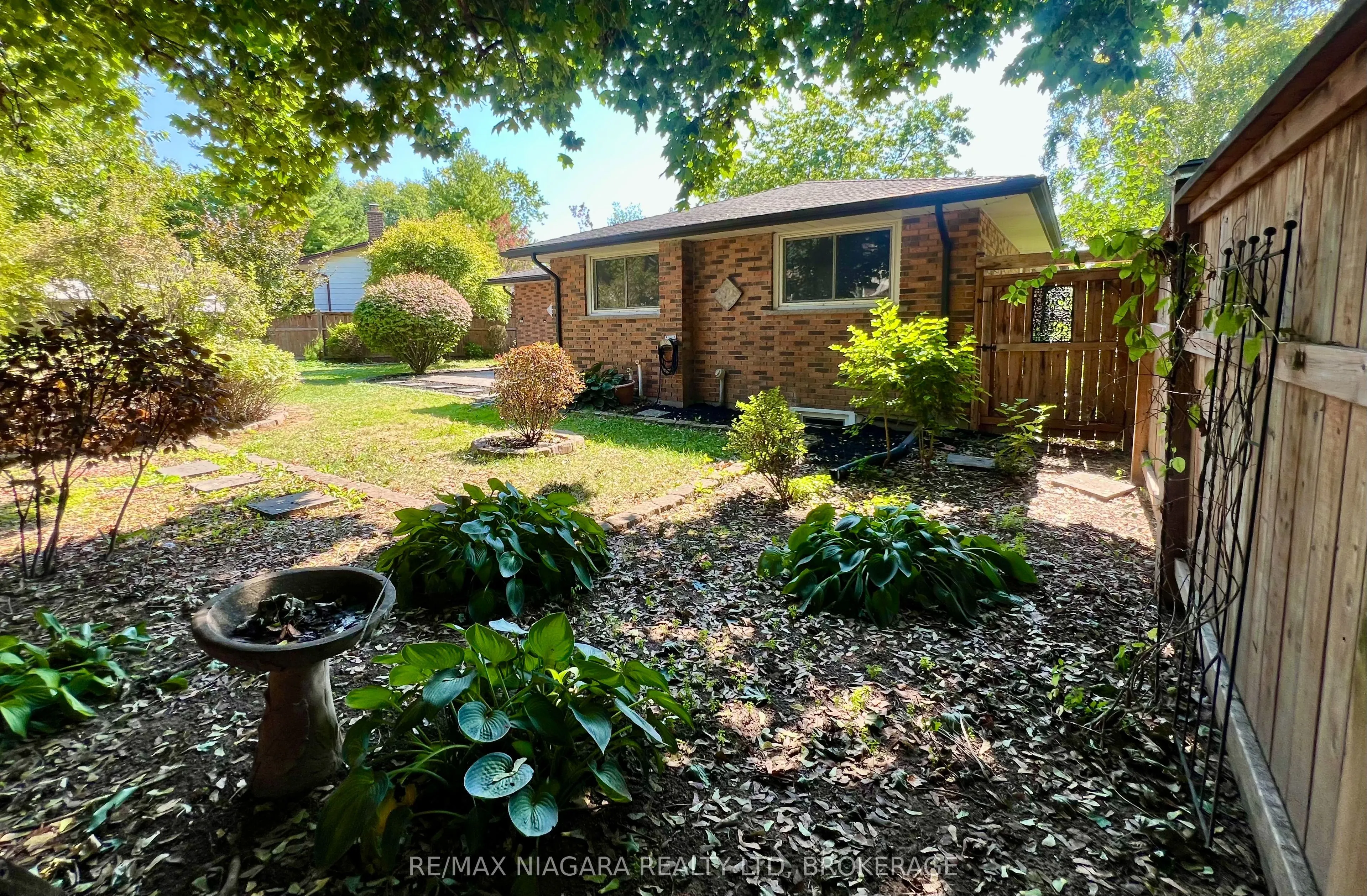 7253 Thornhill Crescent, #Lower
