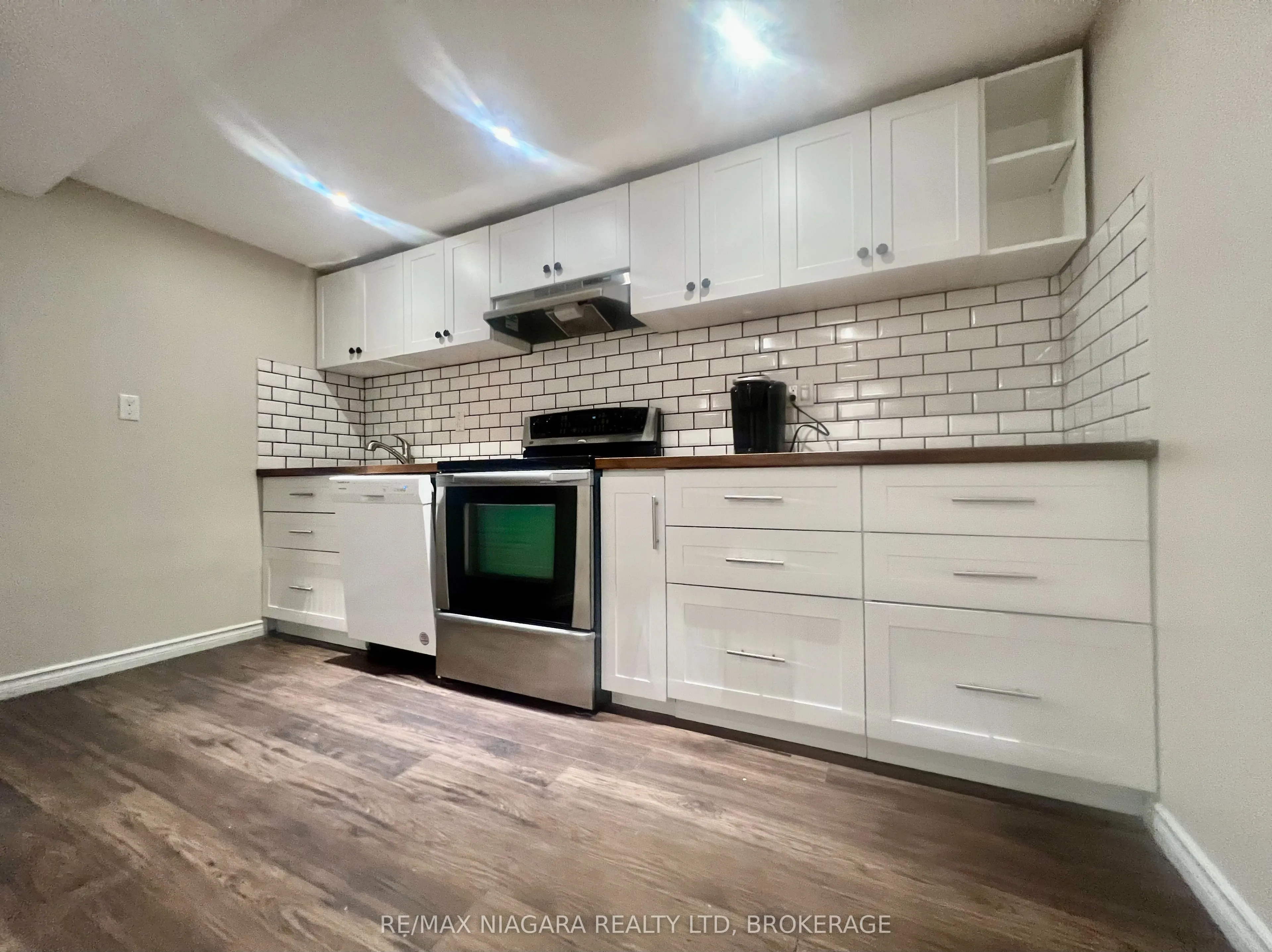 7253 Thornhill Crescent, #Lower
