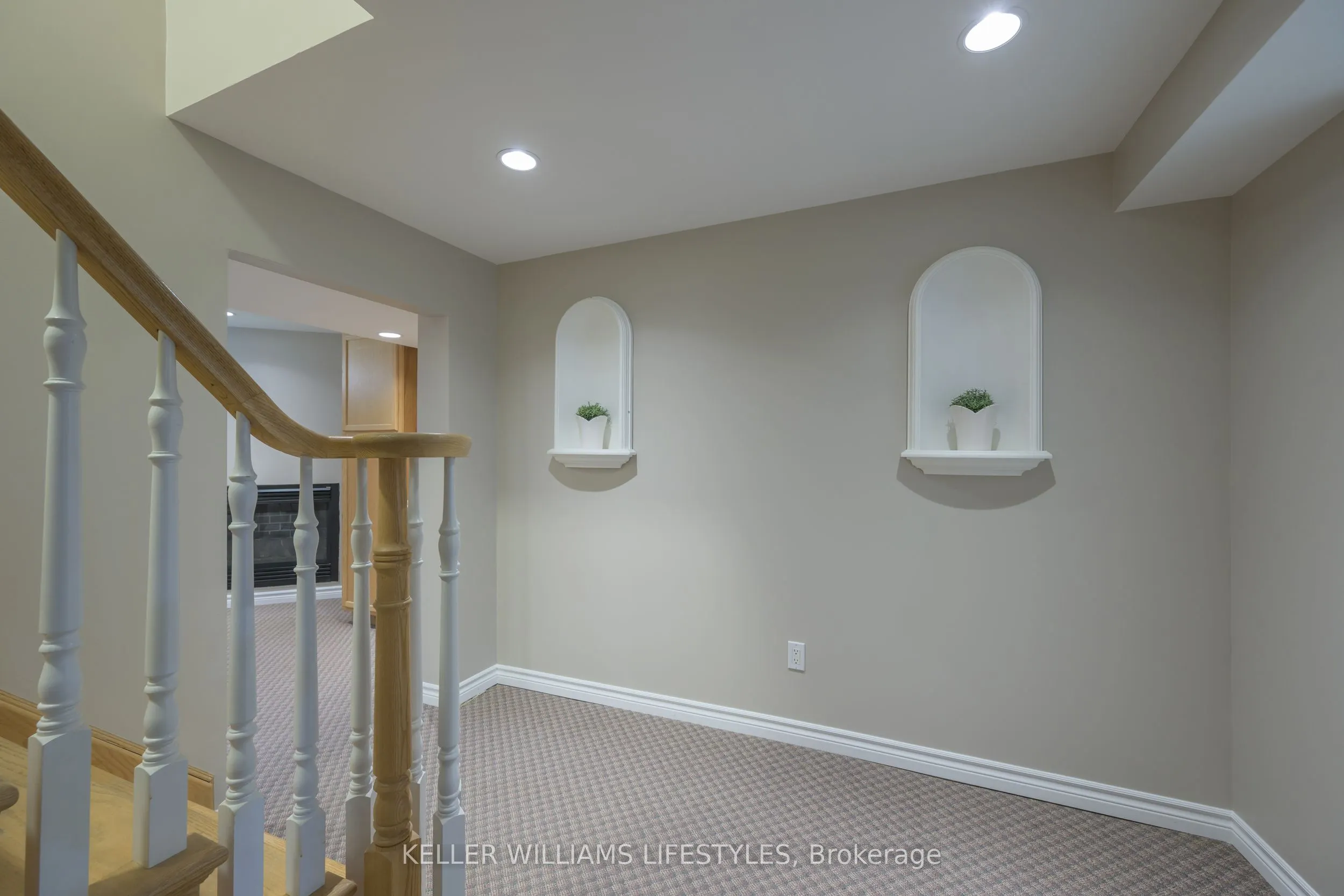 18 Thunderbird Crescent