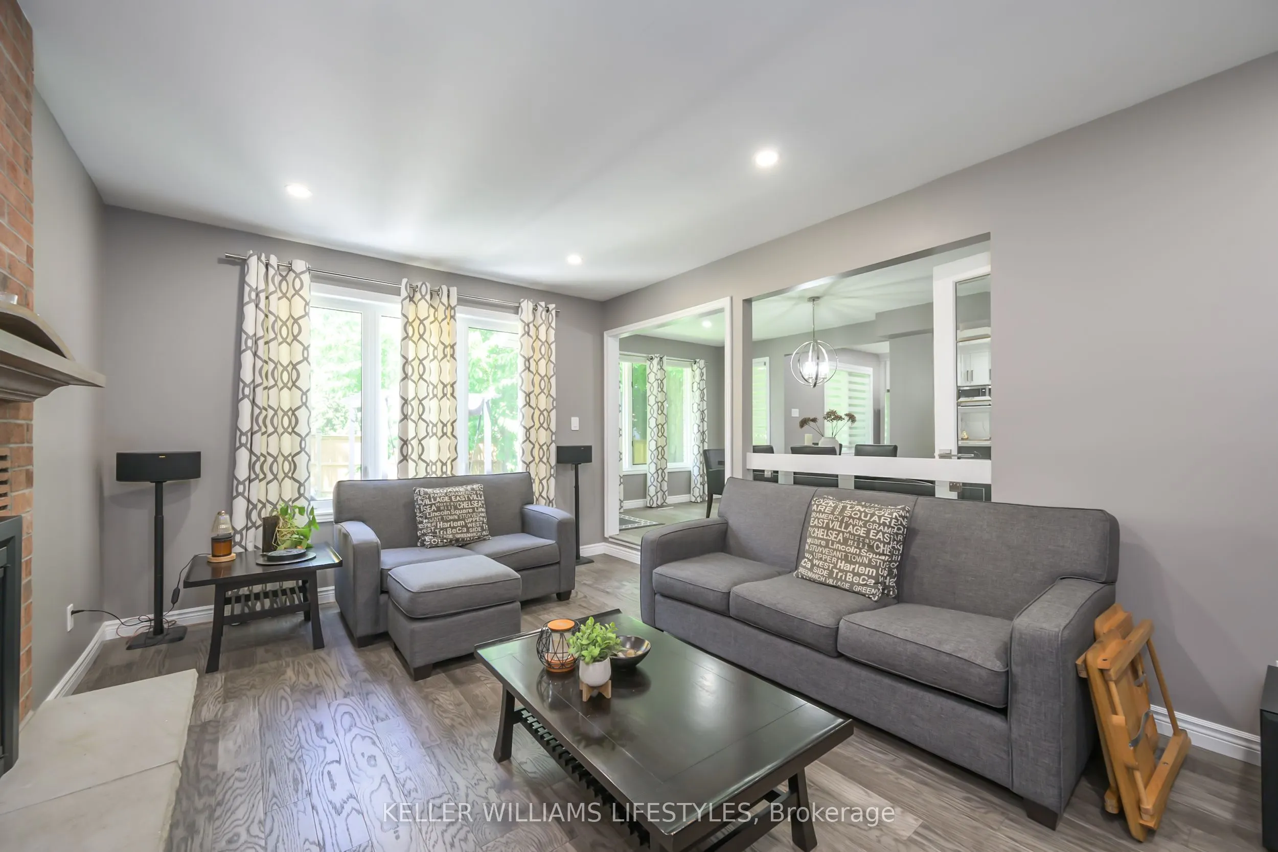 18 Thunderbird Crescent