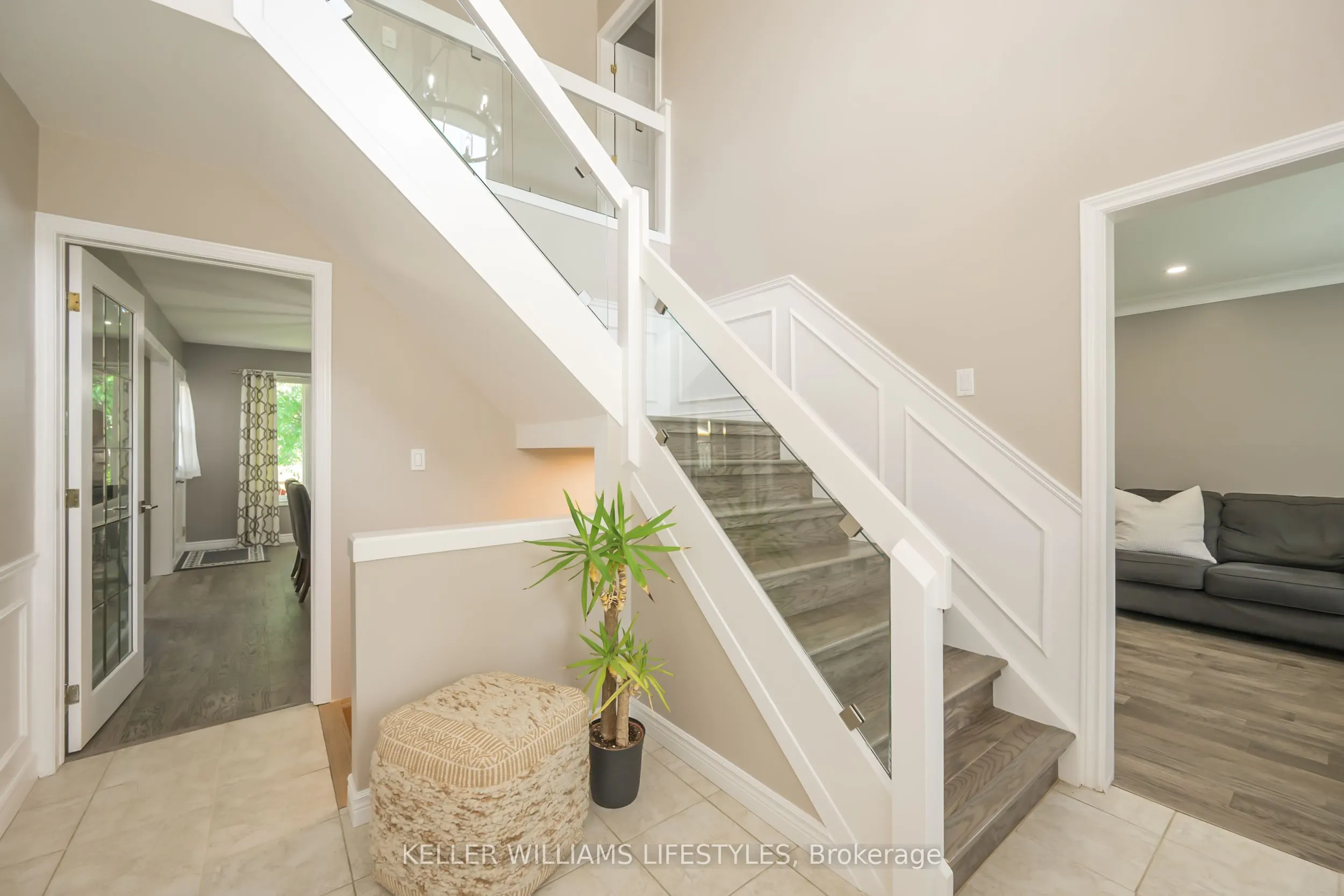 18 Thunderbird Crescent