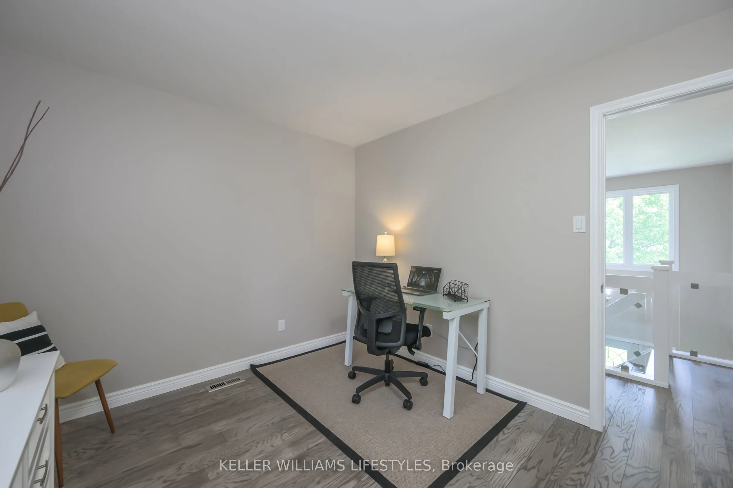 18 Thunderbird Crescent