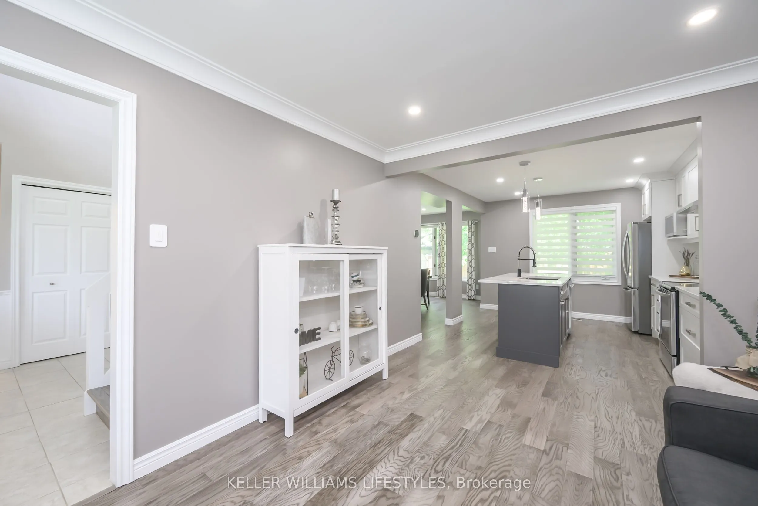 18 Thunderbird Crescent