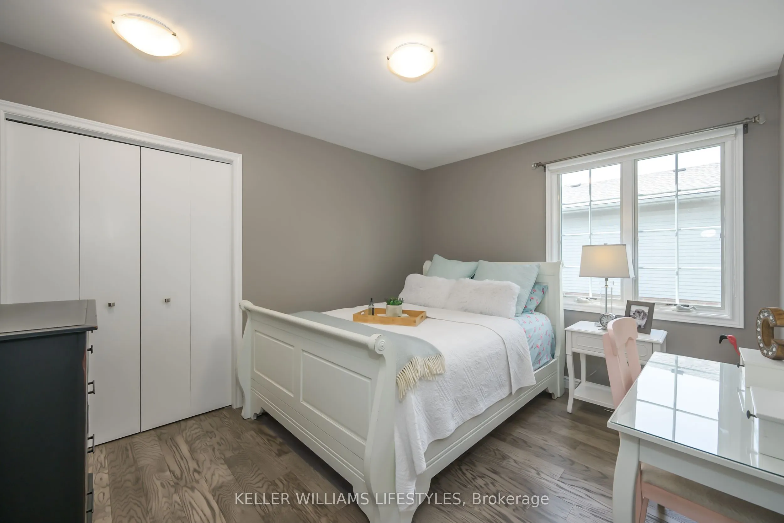 18 Thunderbird Crescent