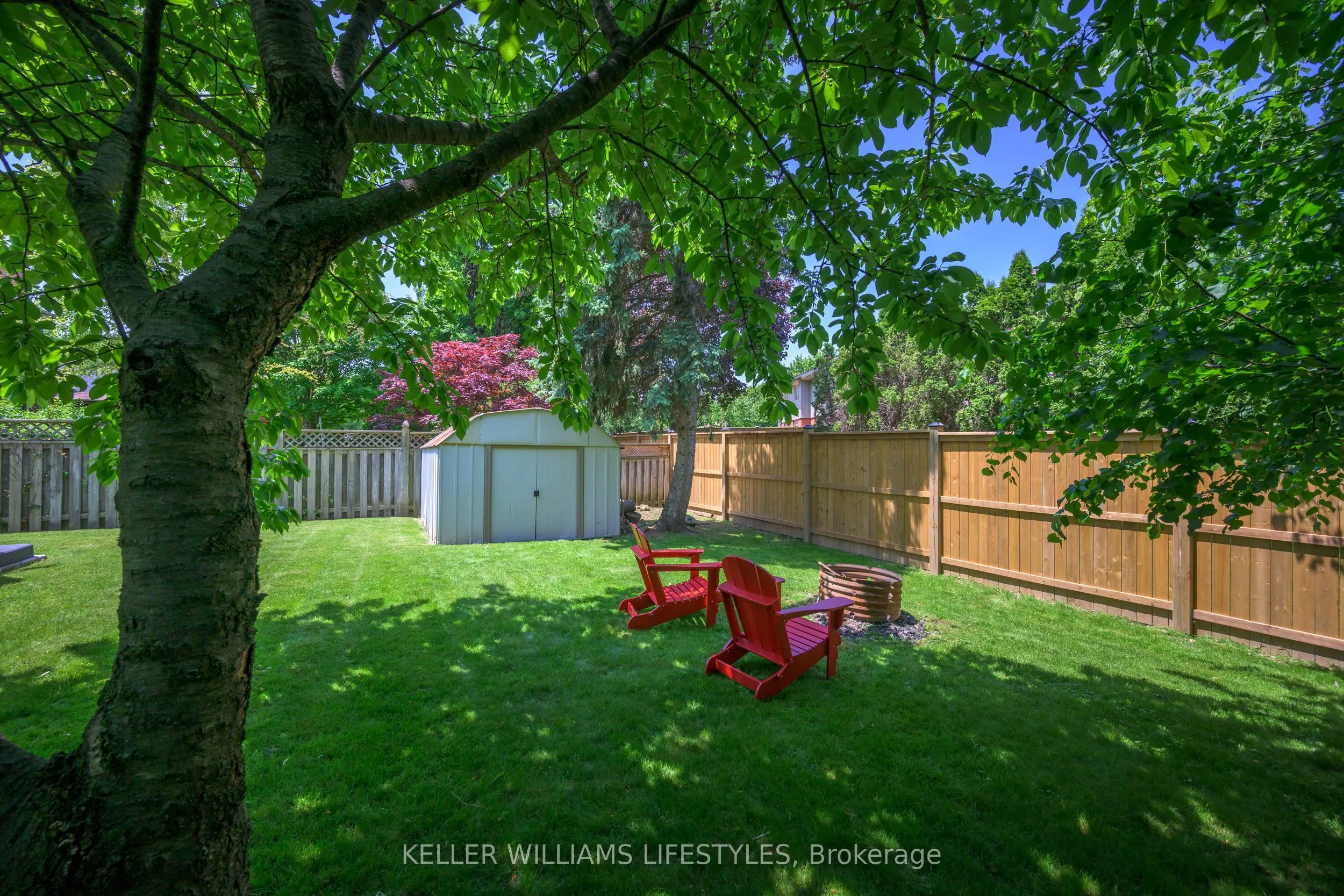 18 Thunderbird Crescent