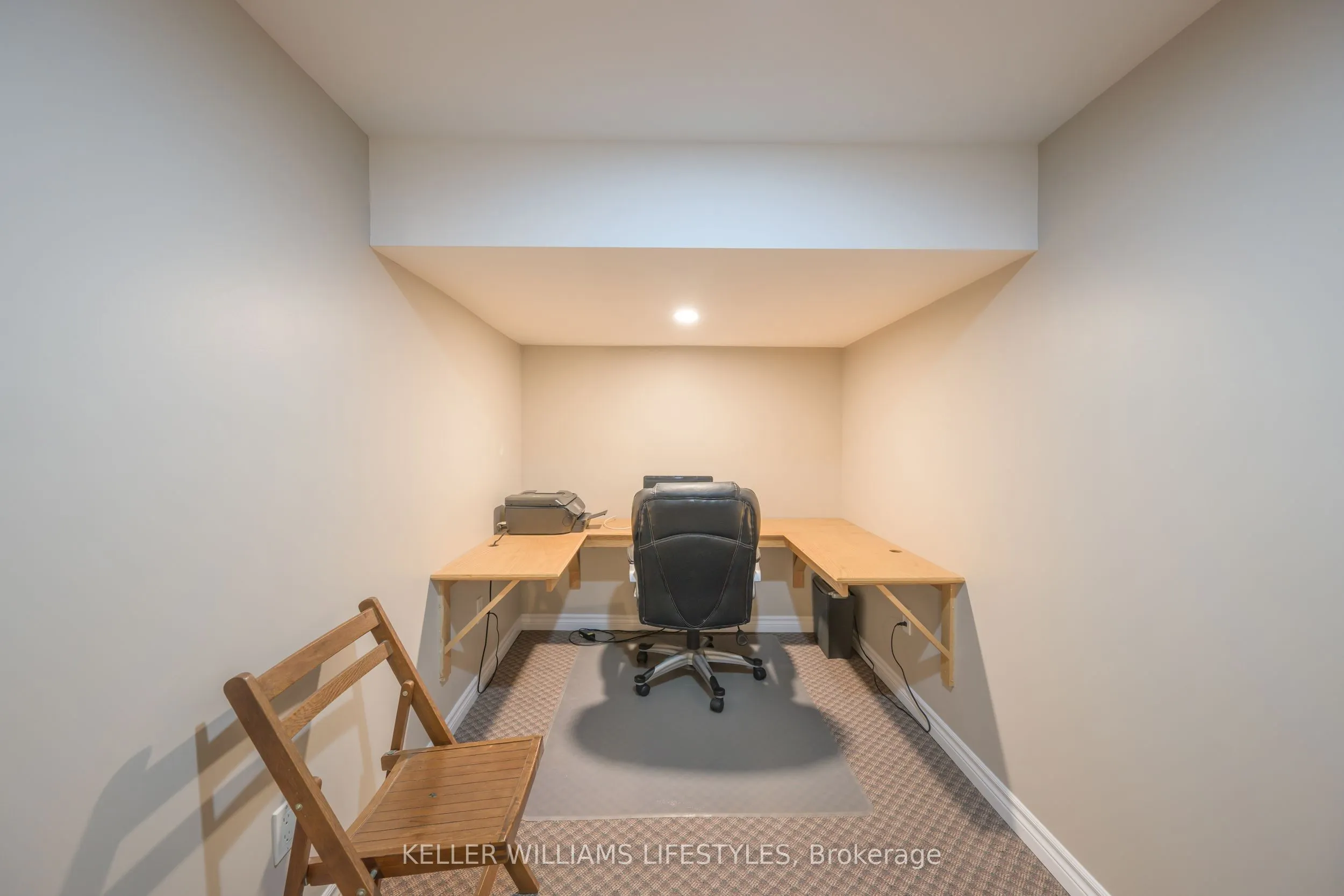 18 Thunderbird Crescent