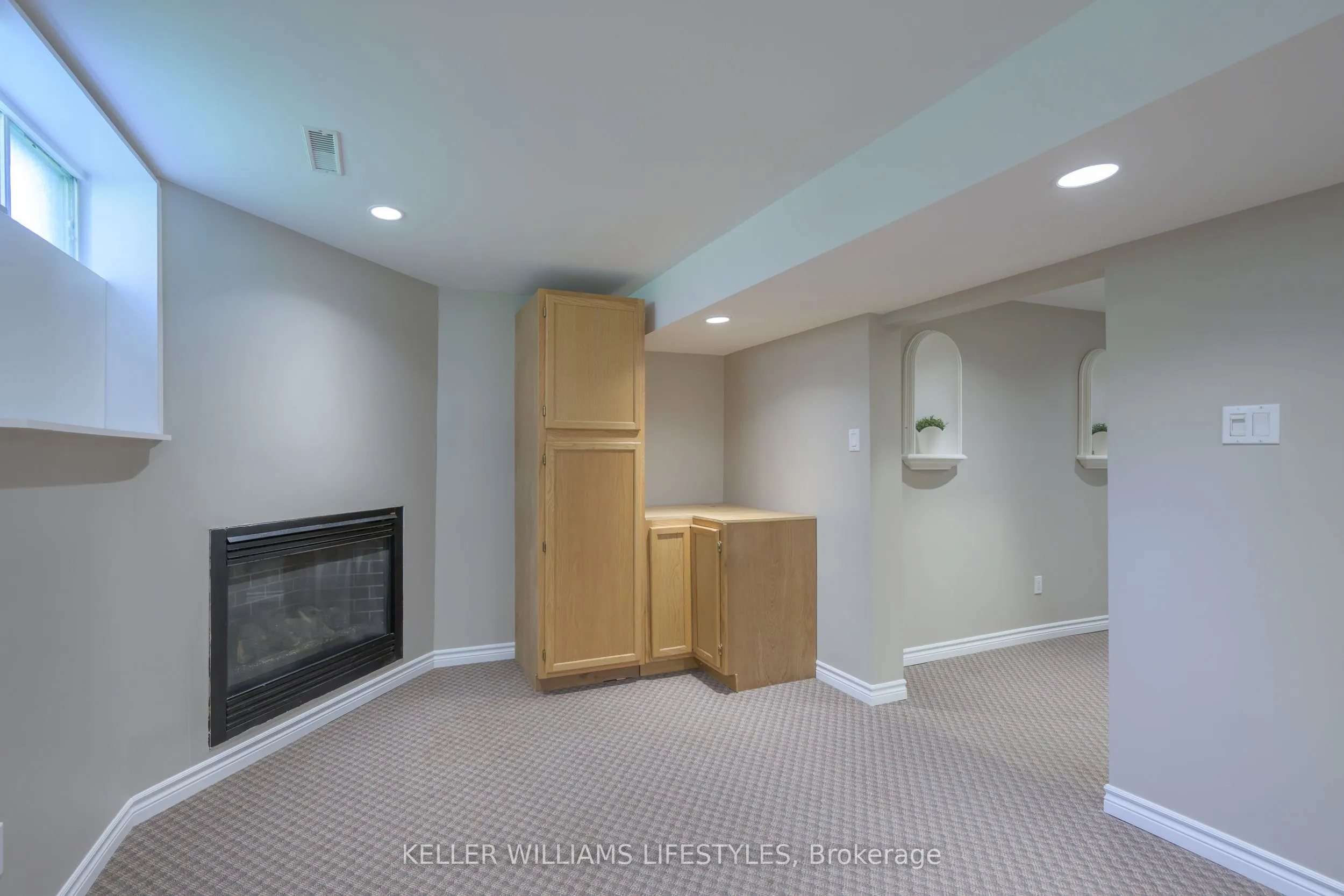 18 Thunderbird Crescent