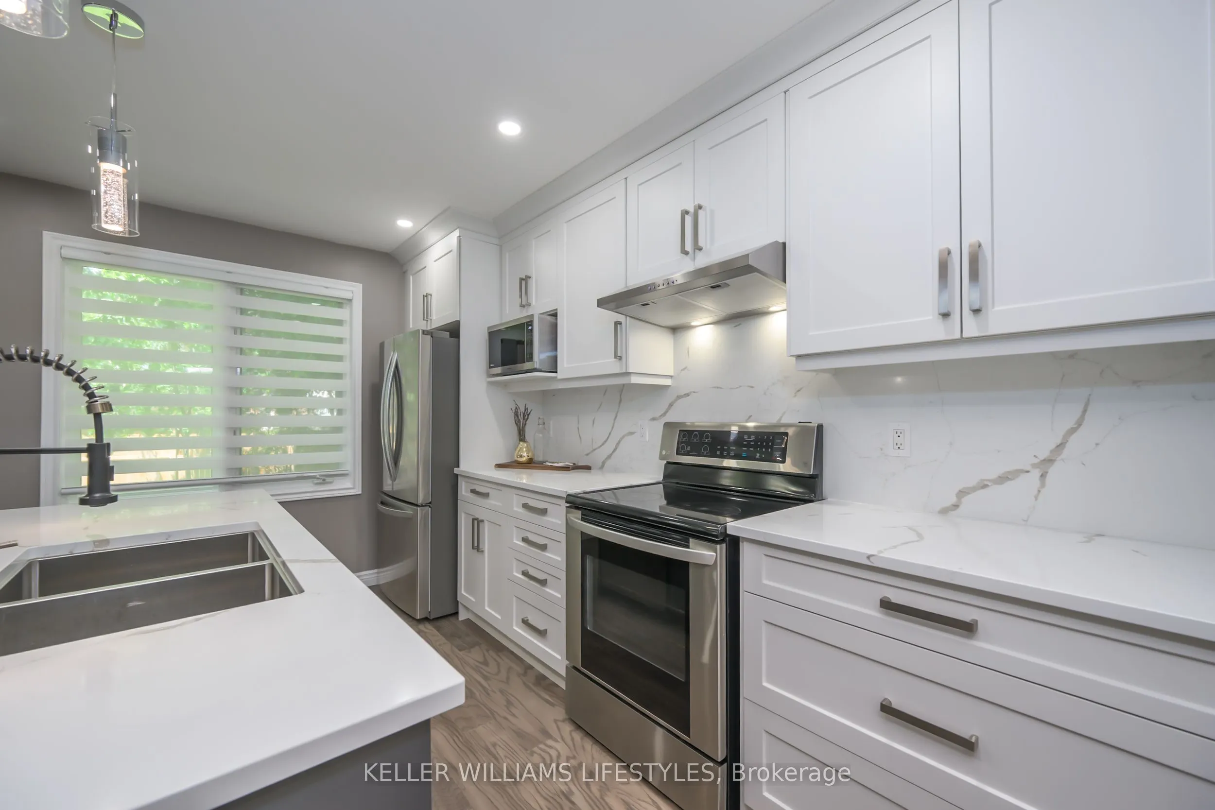 18 Thunderbird Crescent