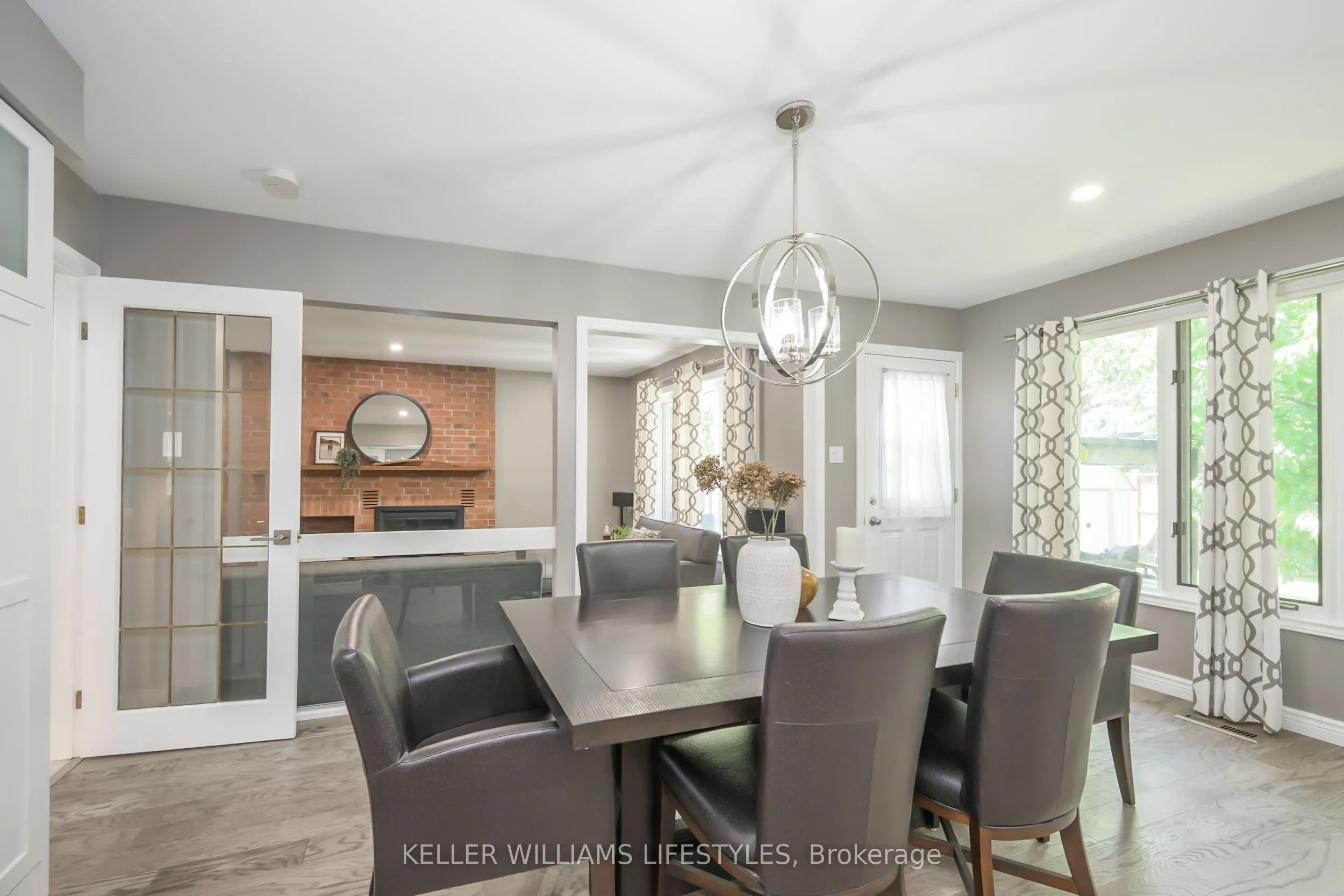 18 Thunderbird Crescent