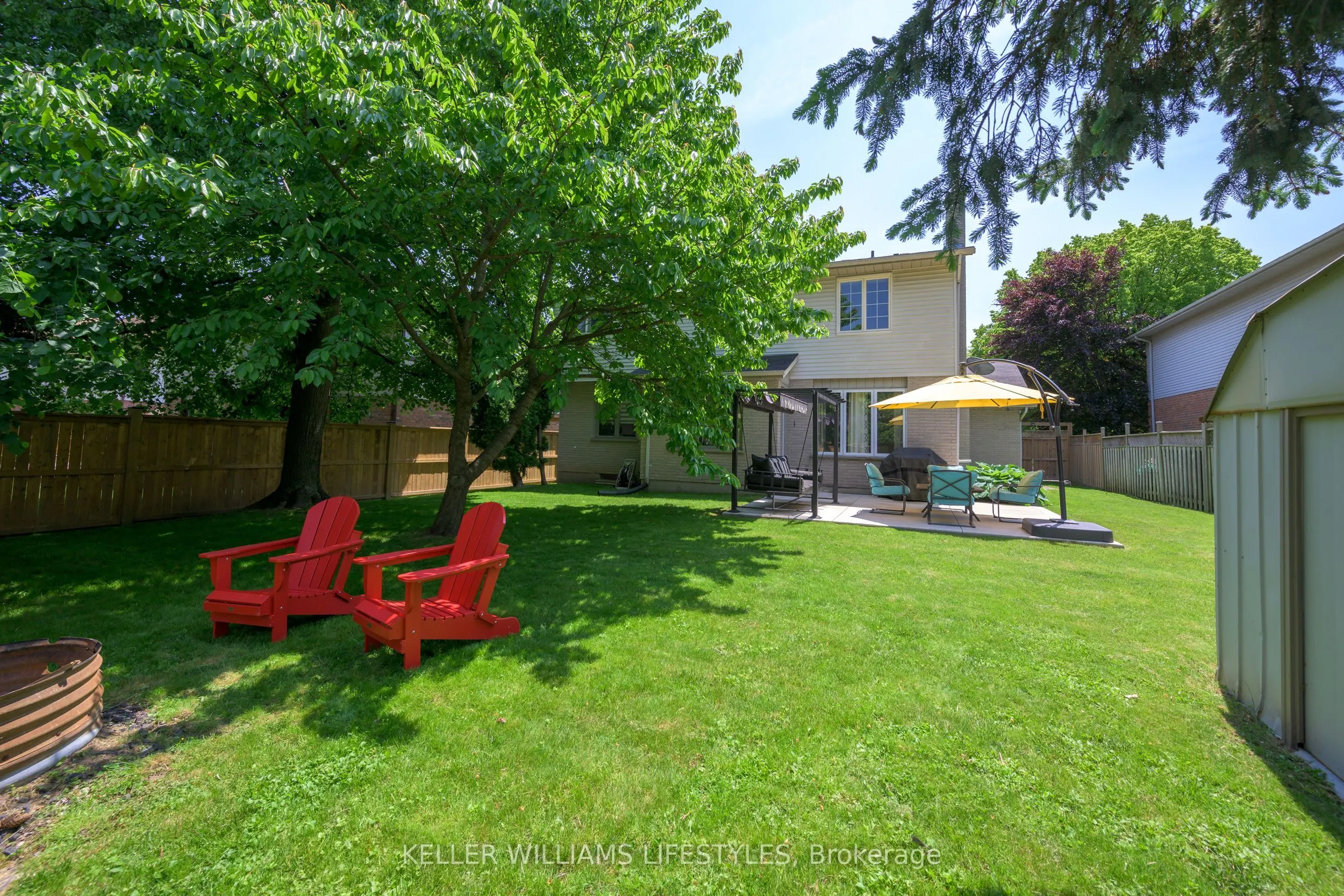 18 Thunderbird Crescent