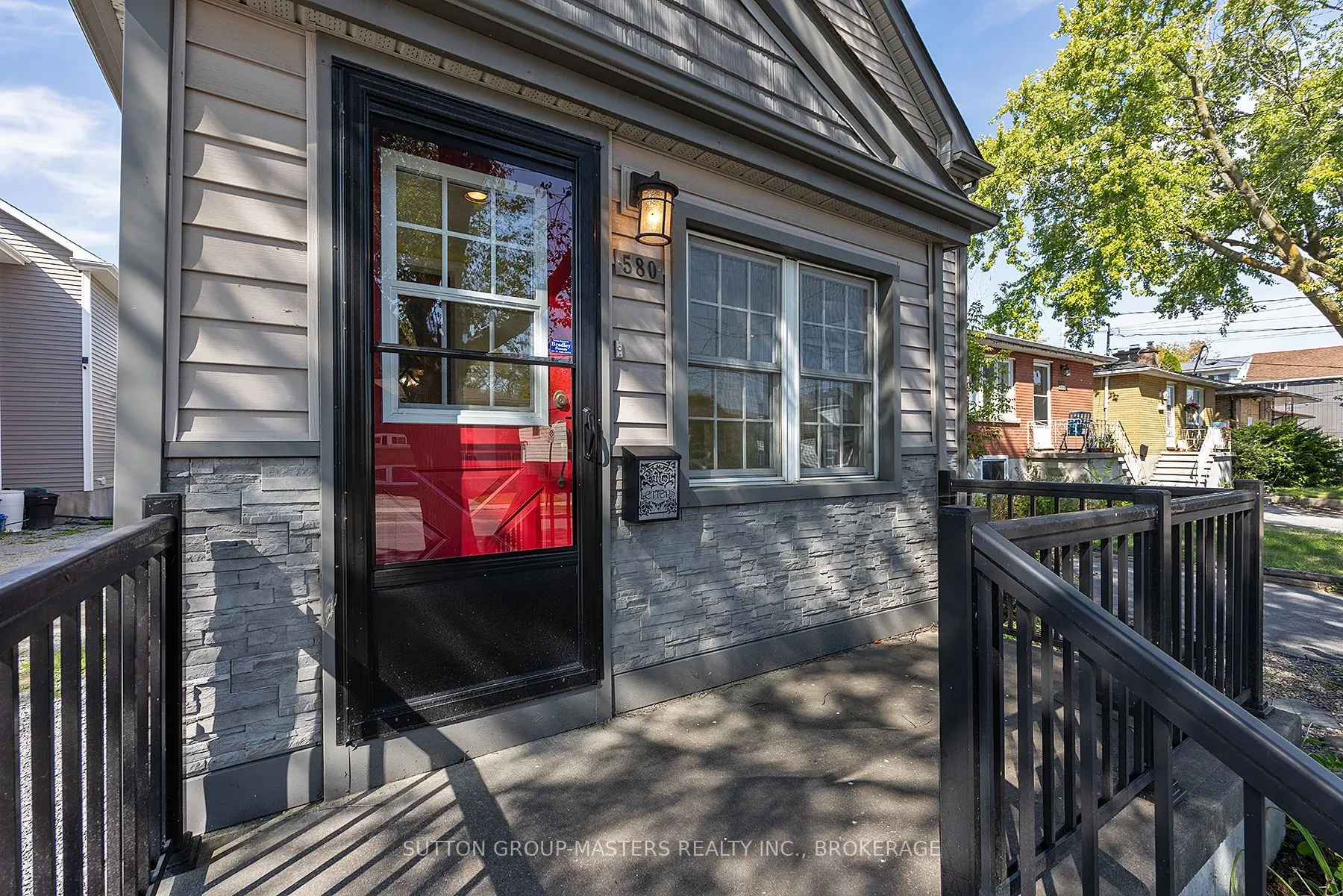 580 Macdonnell Street