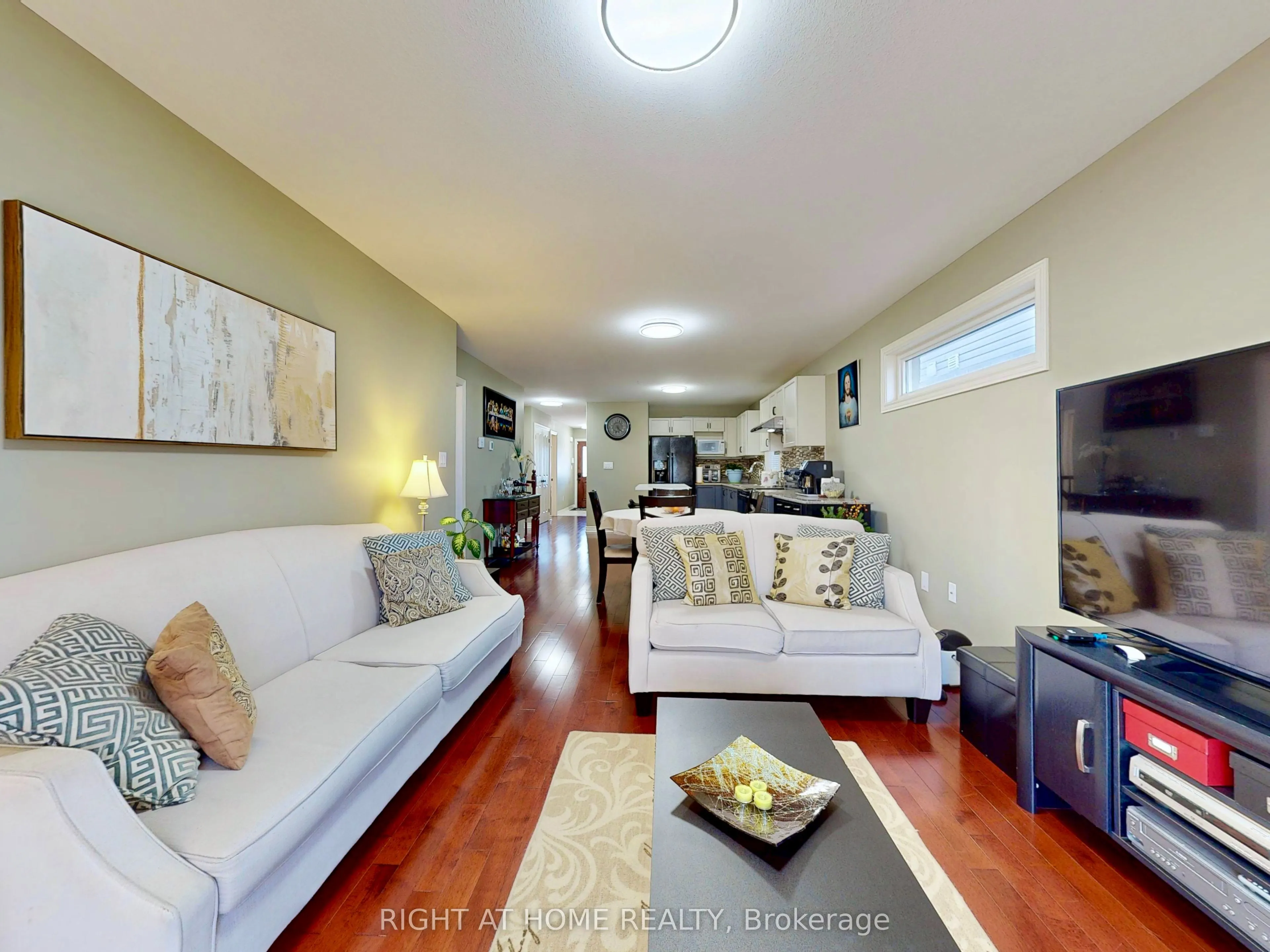8583 Jennifer Crescent