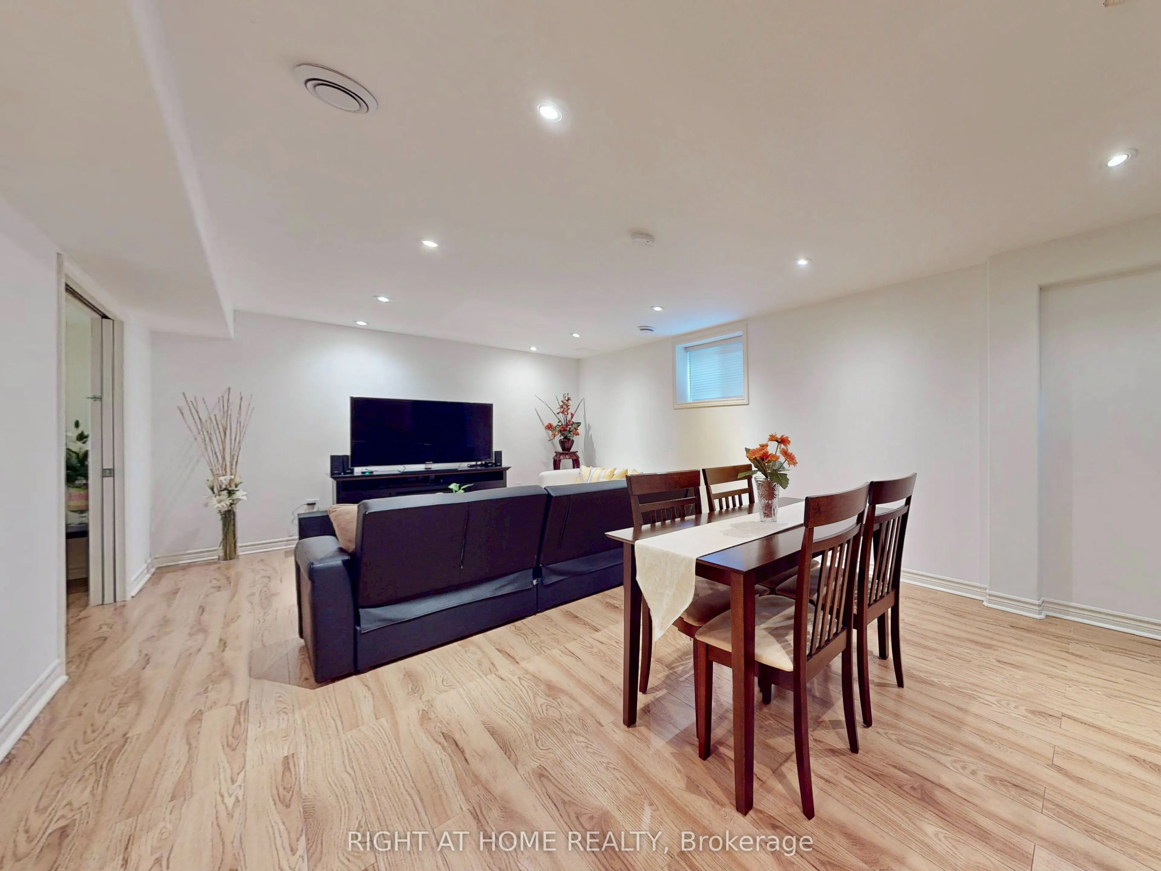 8583 Jennifer Crescent