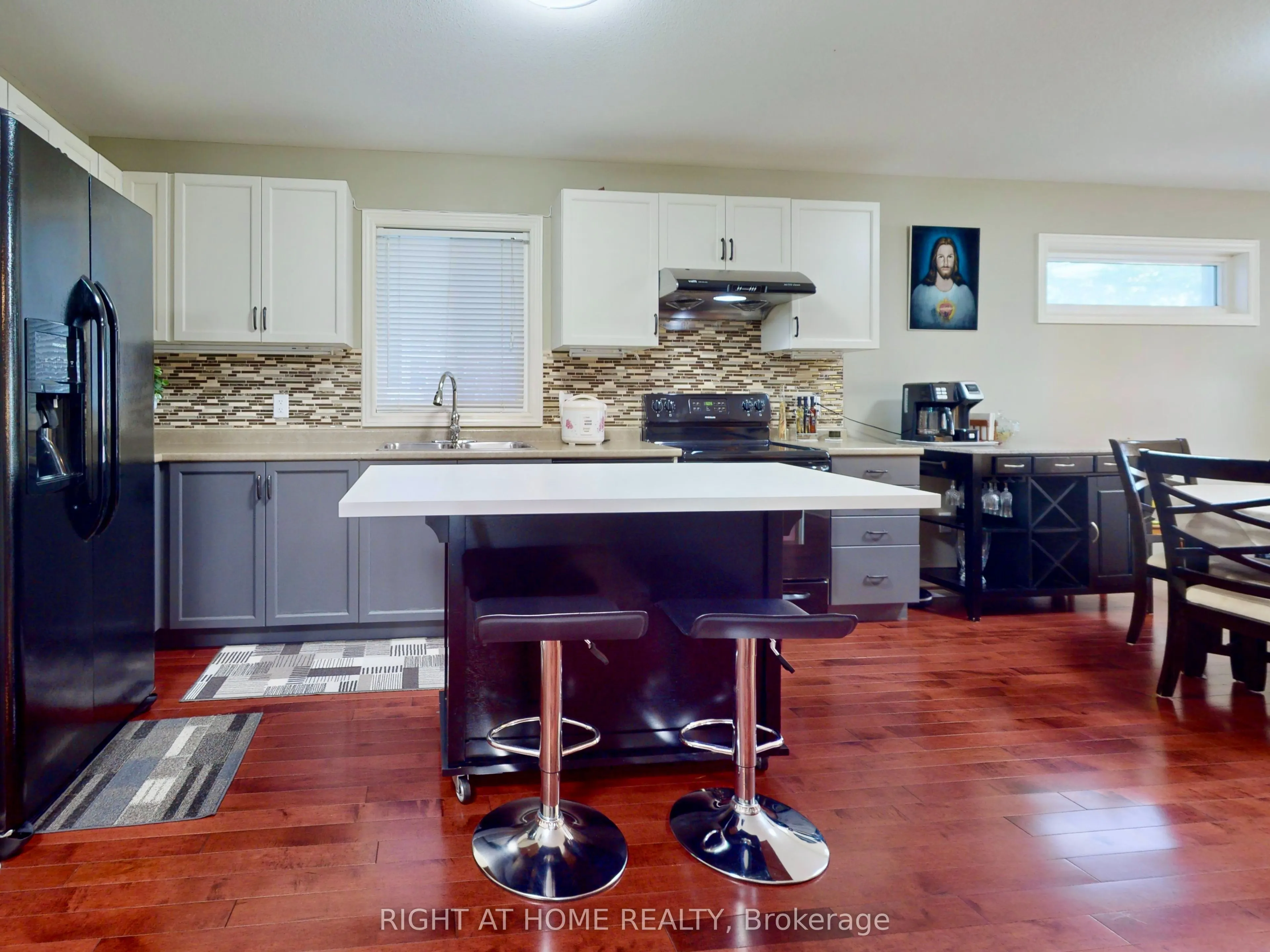 8583 Jennifer Crescent