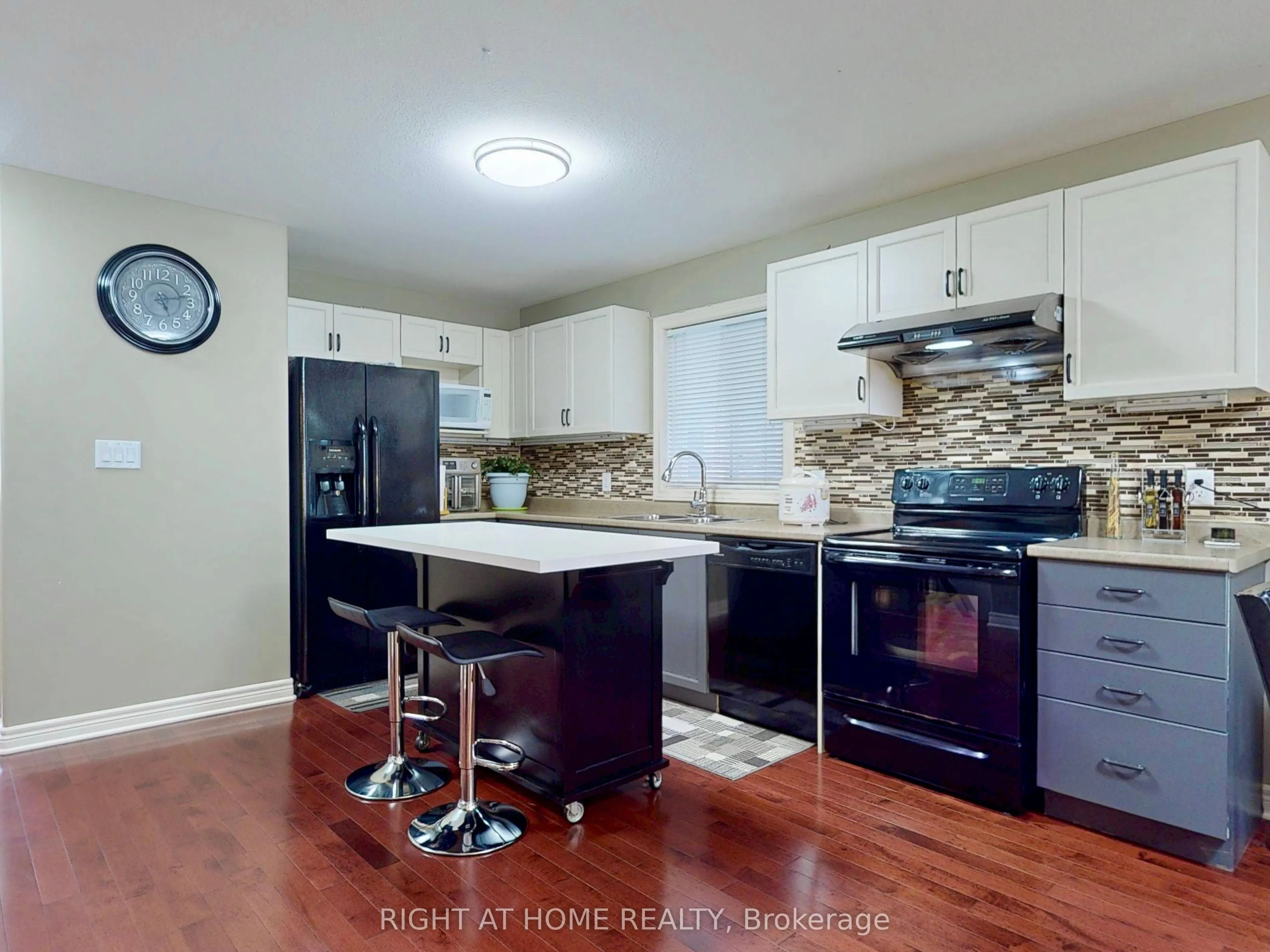 8583 Jennifer Crescent