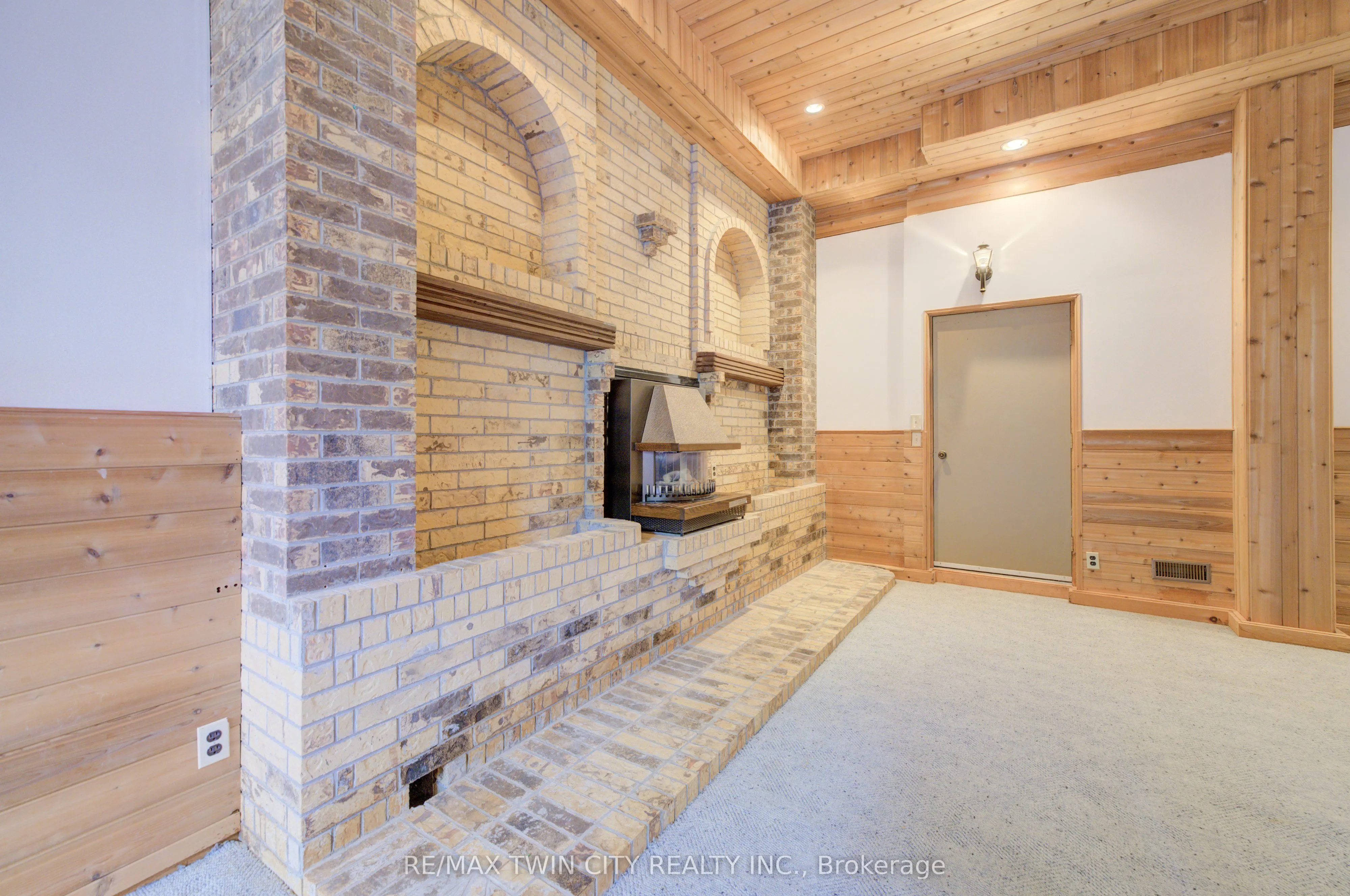 391 Northlake Drive