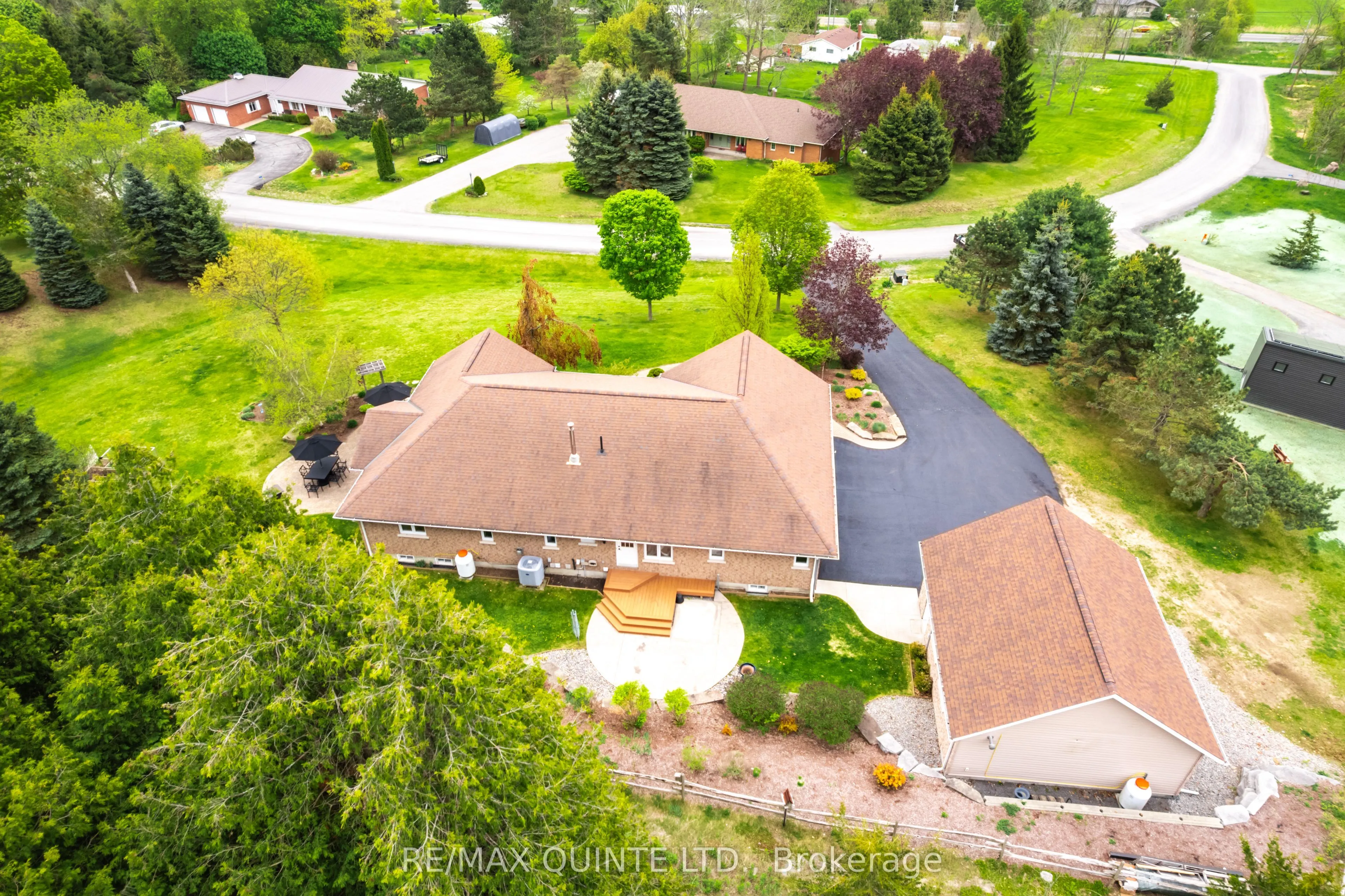 38 Oakridge Drive