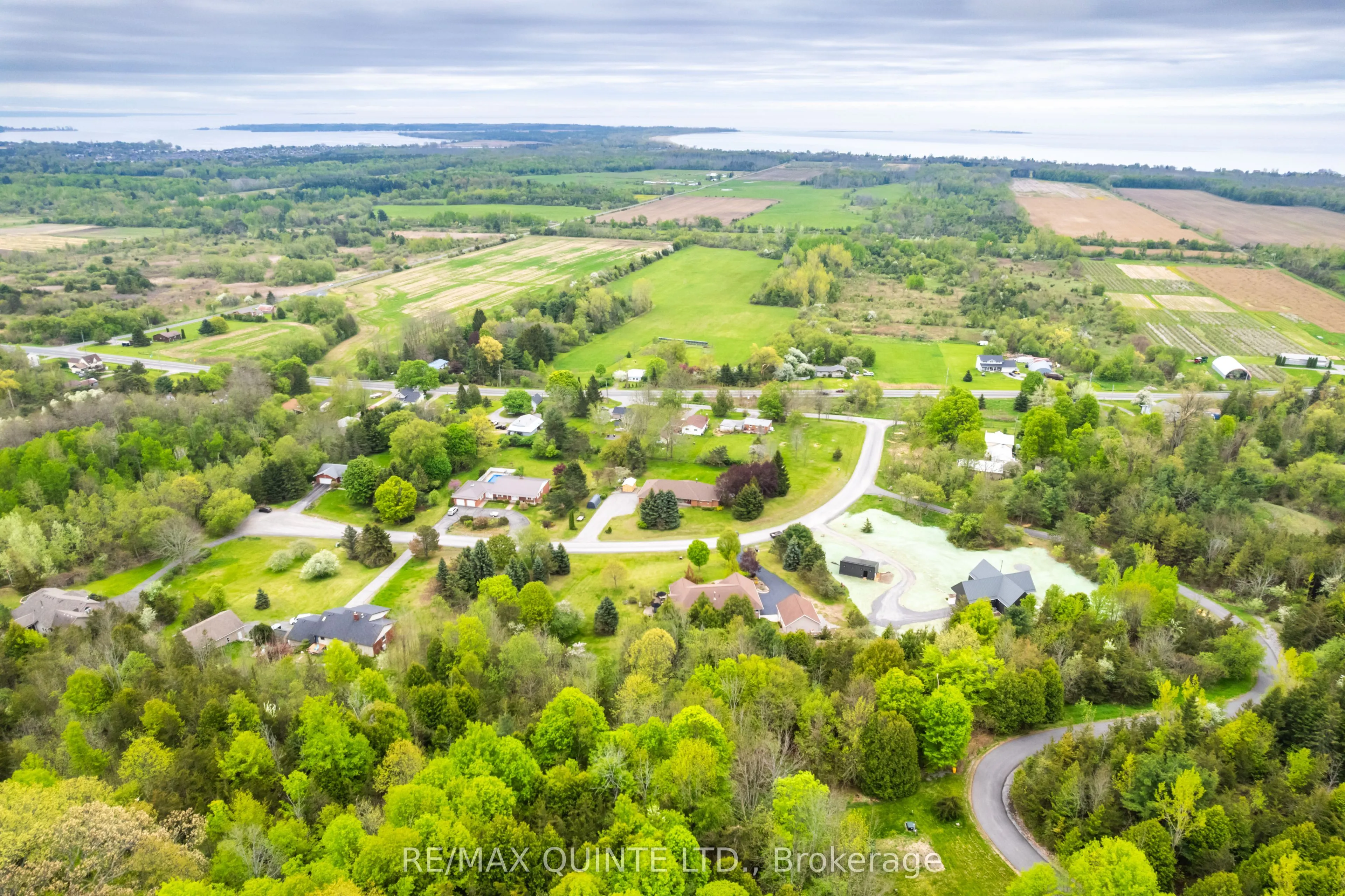 38 Oakridge Drive