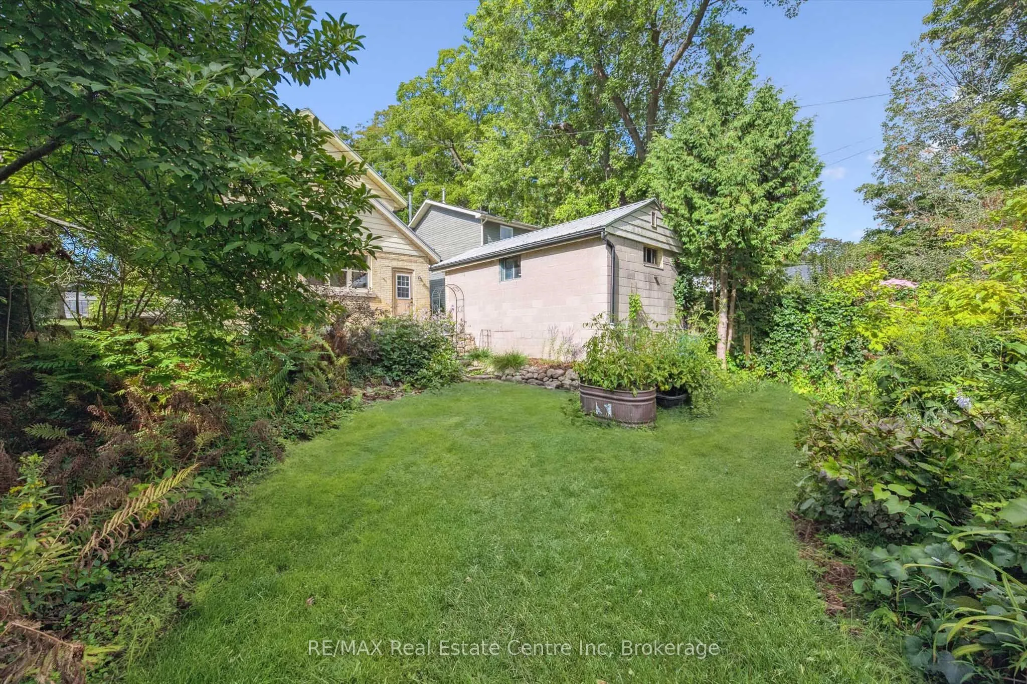 123 DUFFERIN Street