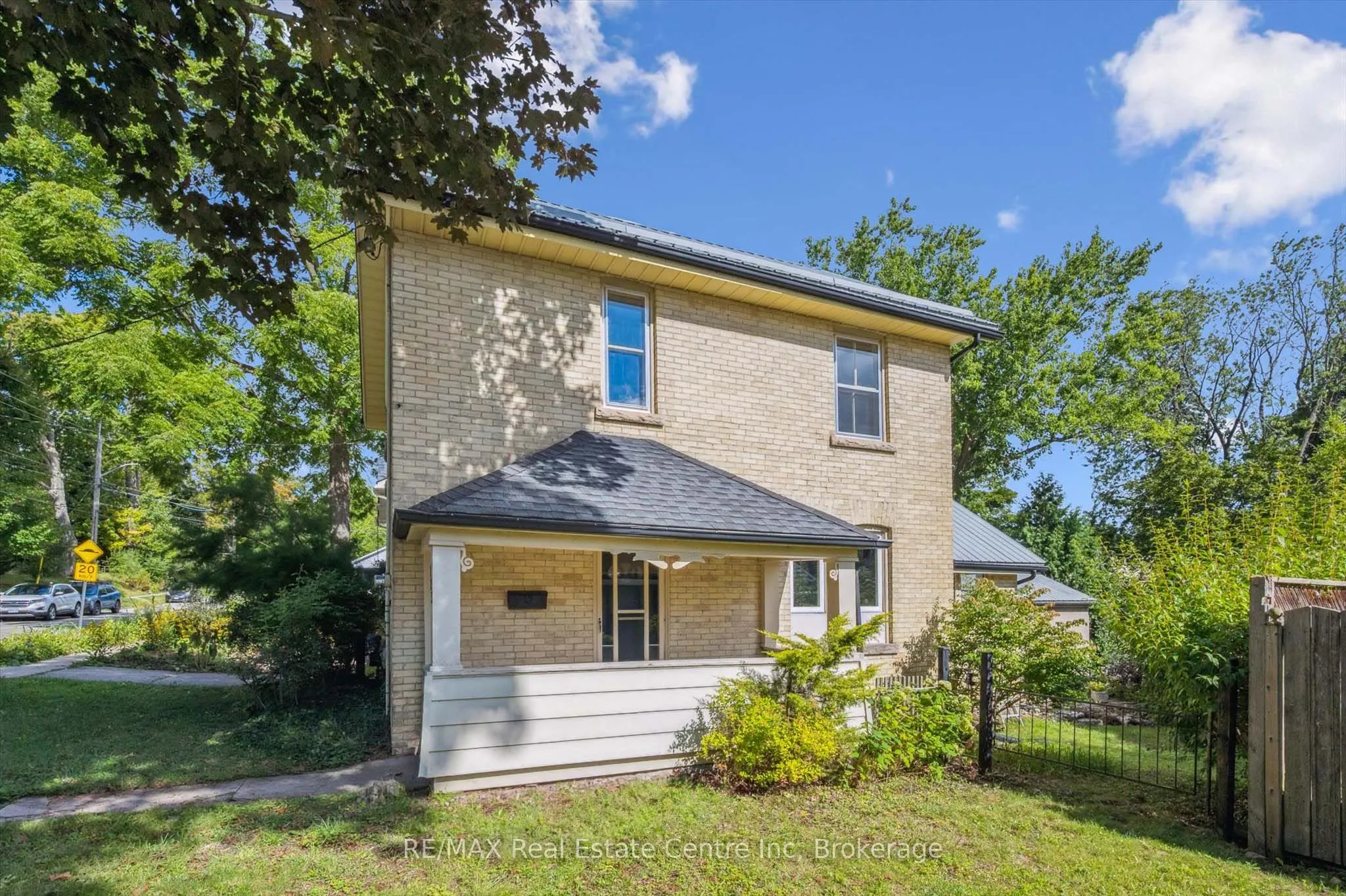 123 DUFFERIN Street