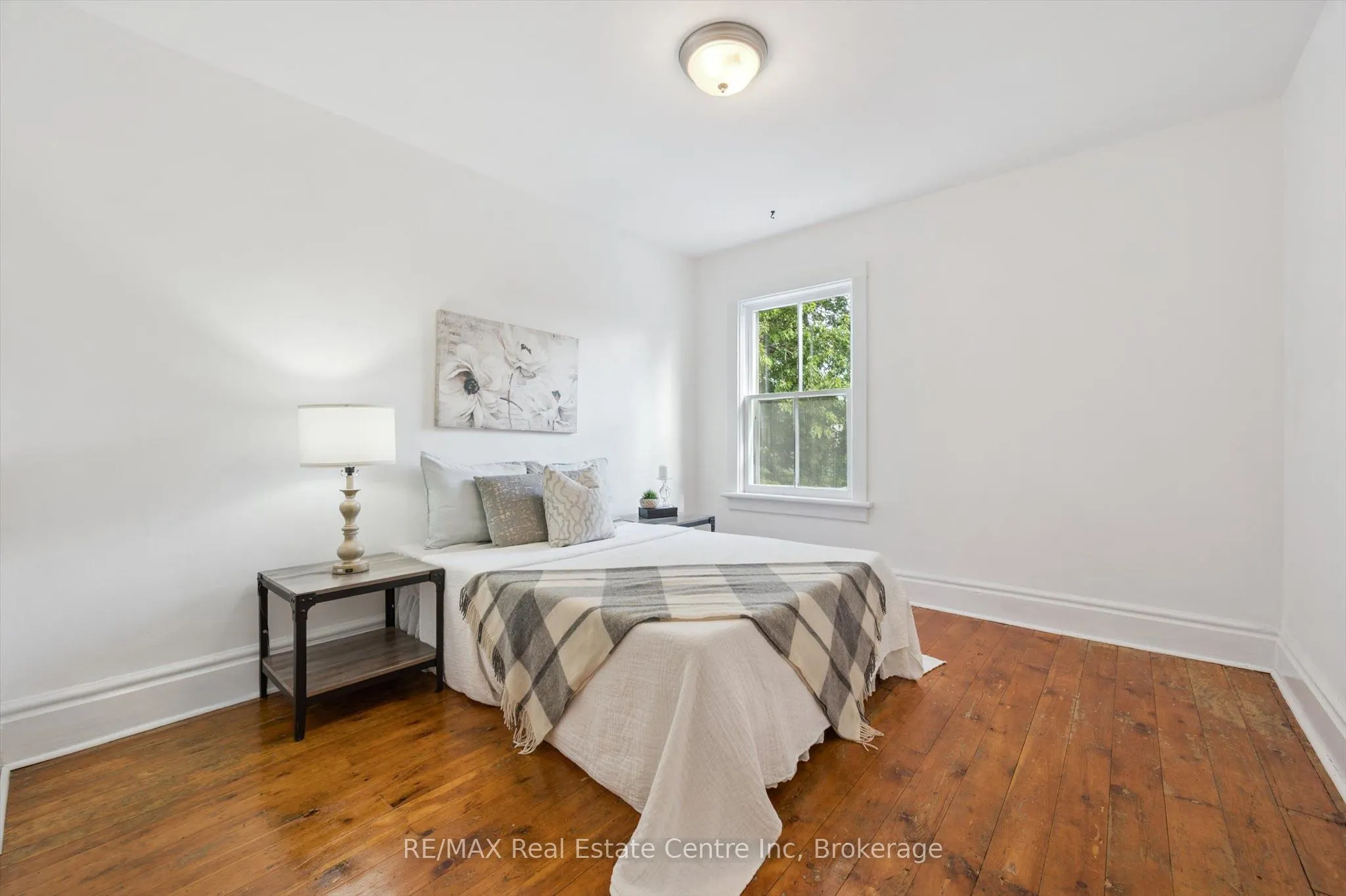 123 DUFFERIN Street
