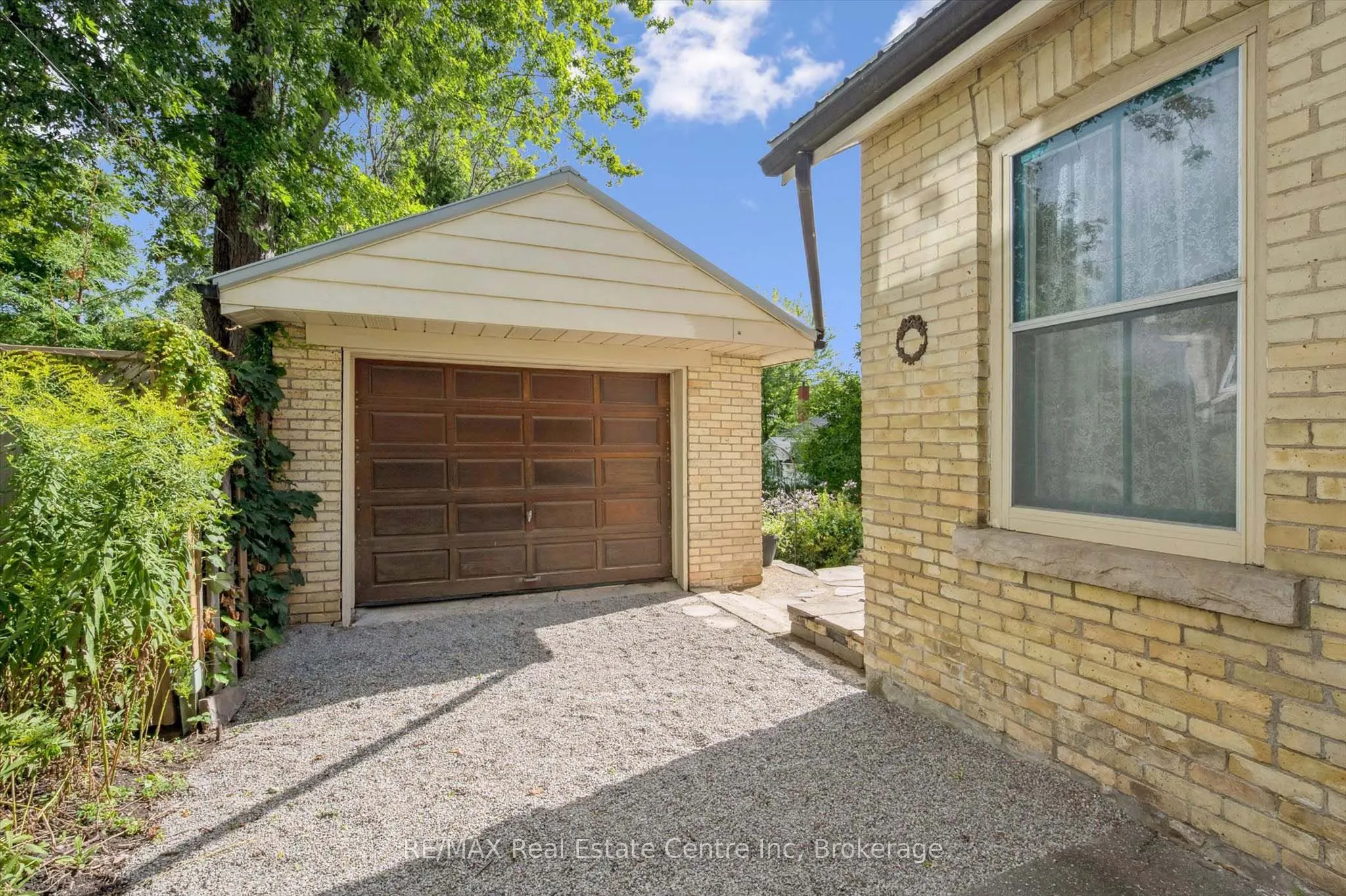 123 DUFFERIN Street
