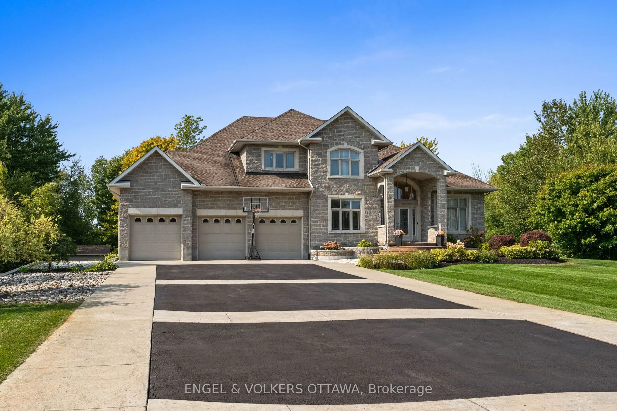 1028 Rick Hansen Crescent