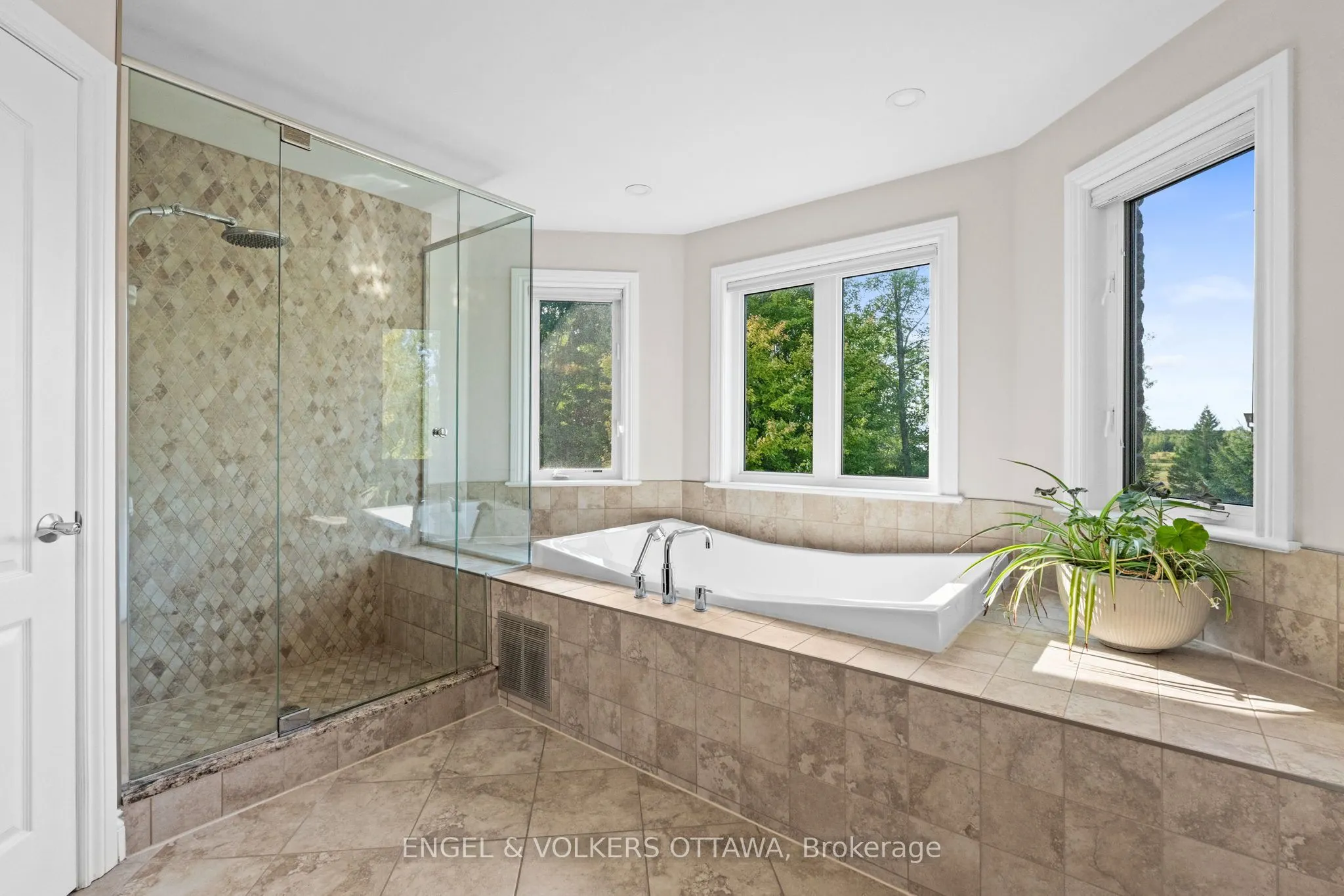 1028 Rick Hansen Crescent
