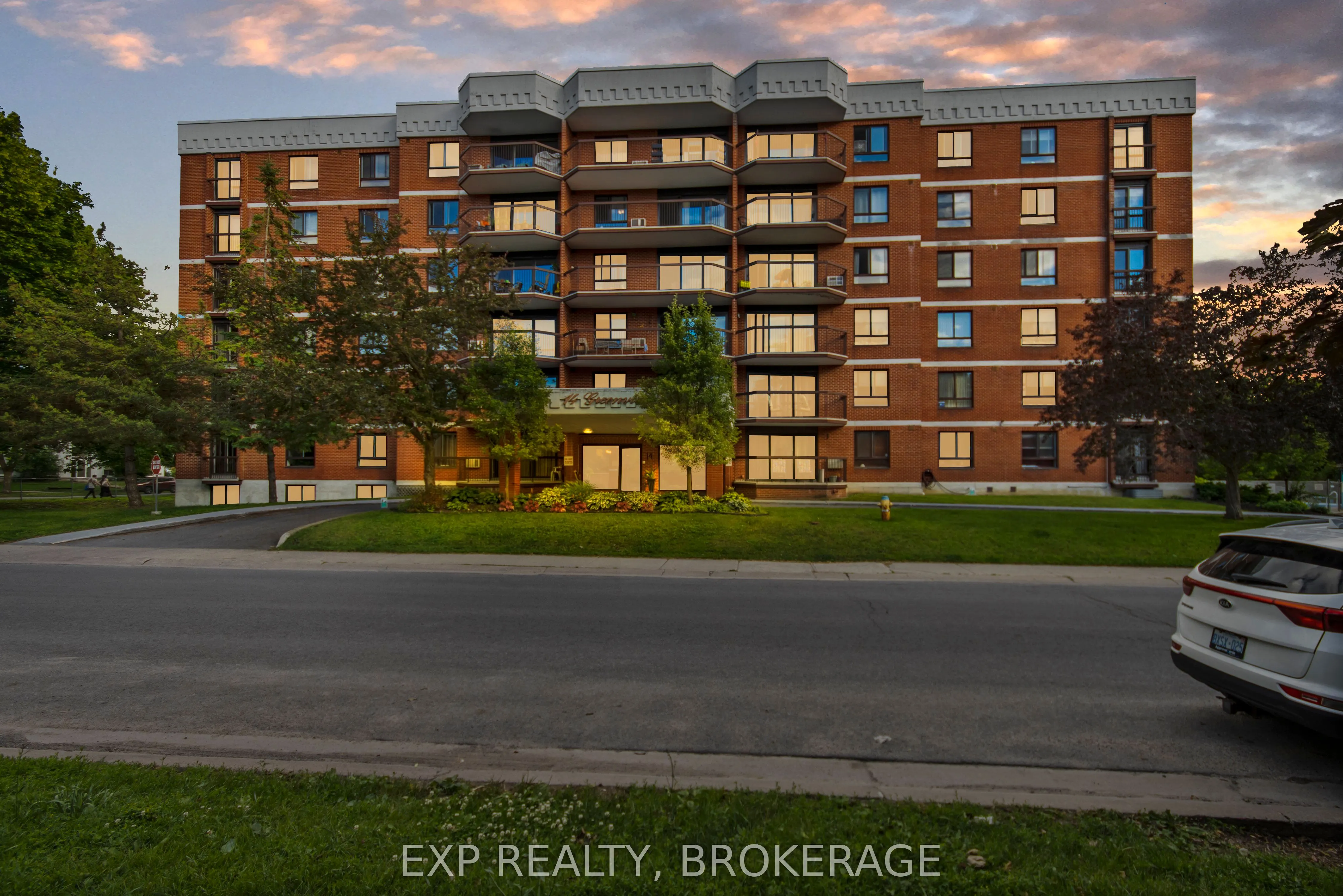14 GREENVIEW Drive, #607
