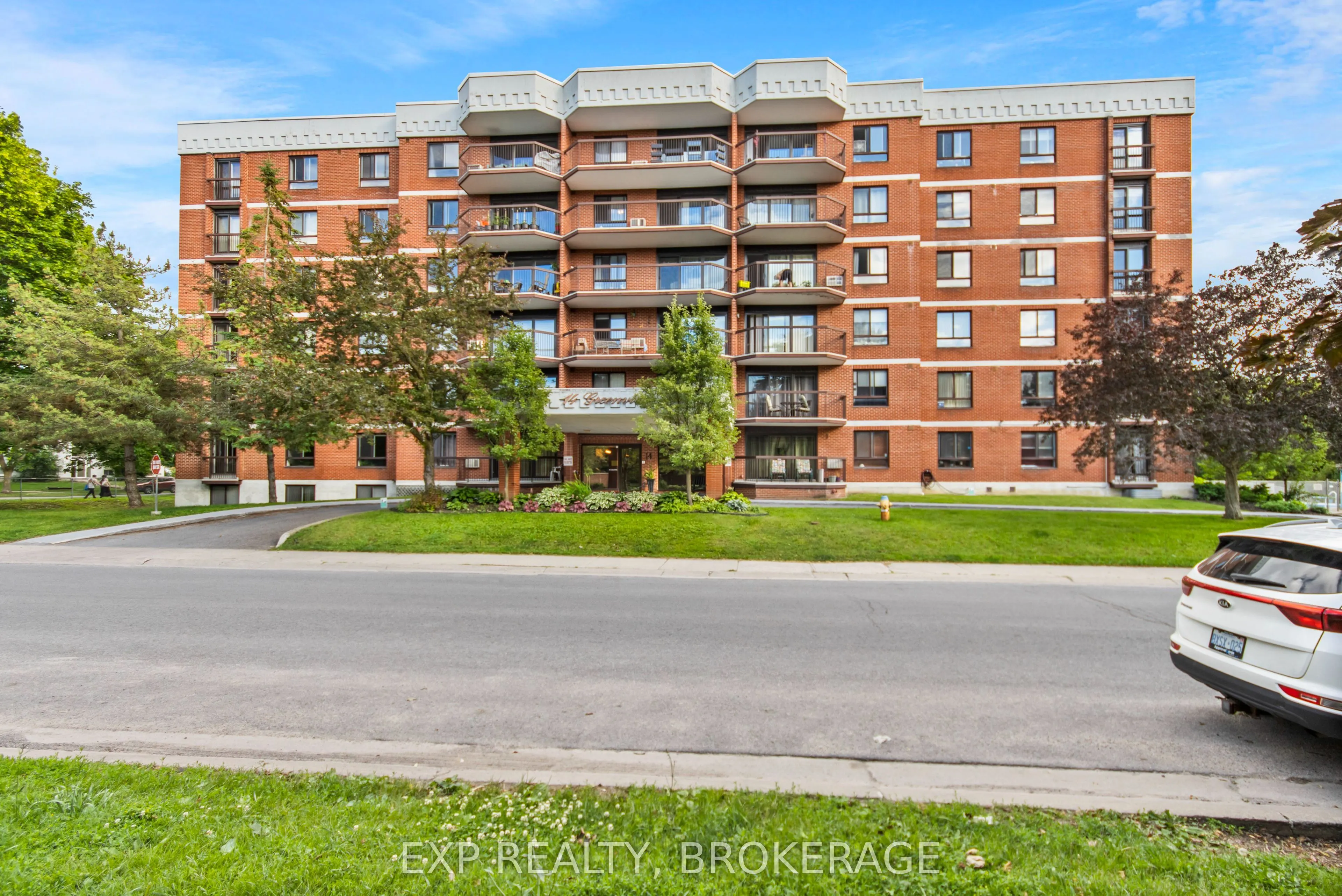 14 GREENVIEW Drive, #607