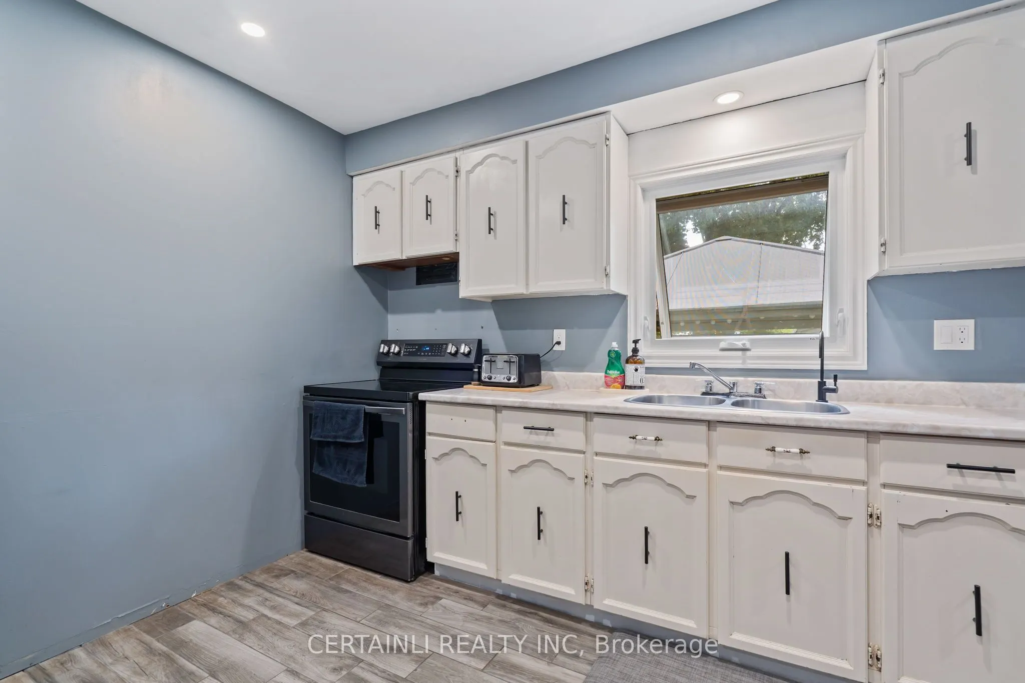 35 Rosamond Crescent