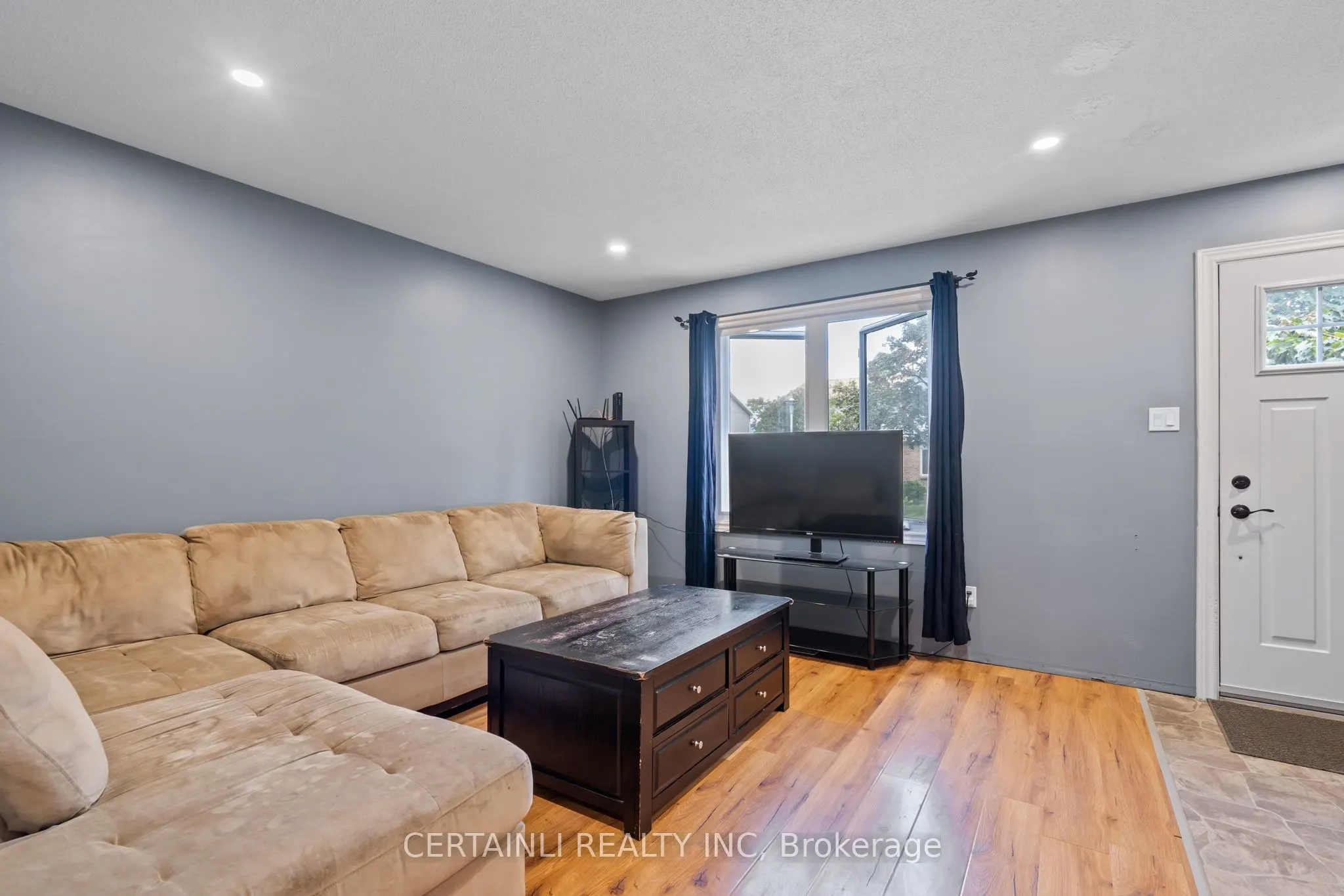 35 Rosamond Crescent