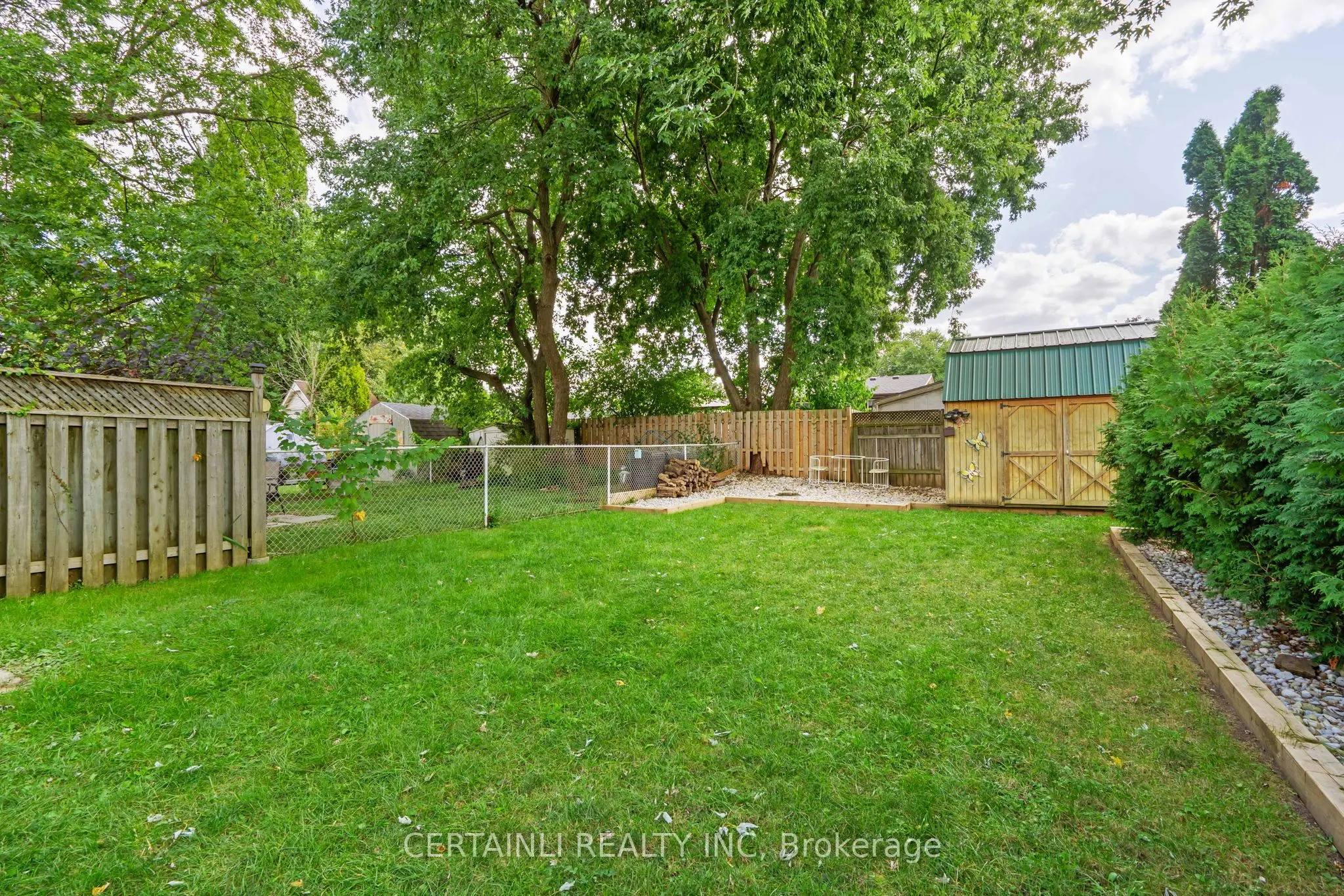 35 Rosamond Crescent